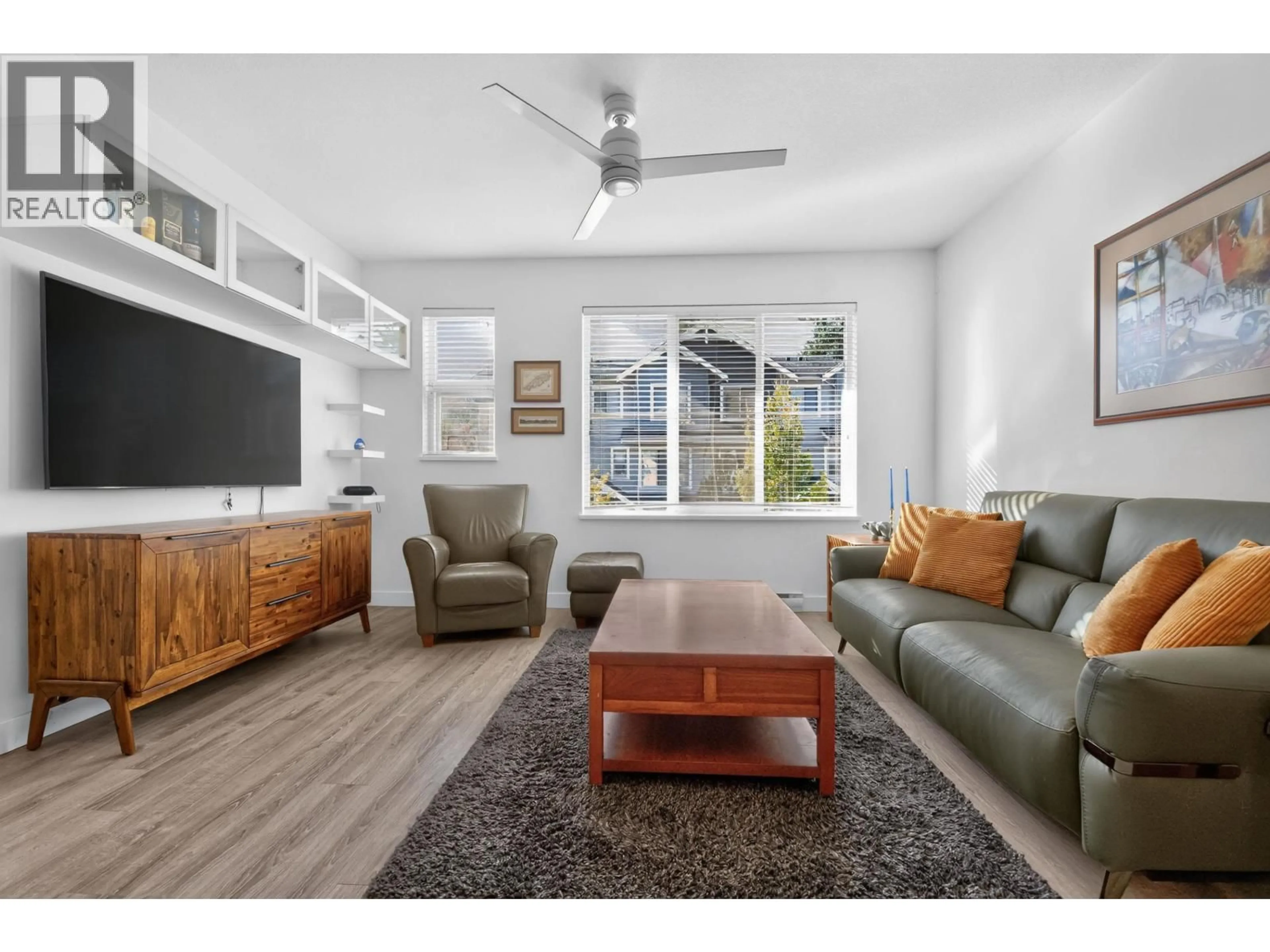 Living room with furniture, wood/laminate floor for 3 - 2145 PRAIRIE AVENUE, Port Coquitlam British Columbia V3B1V6