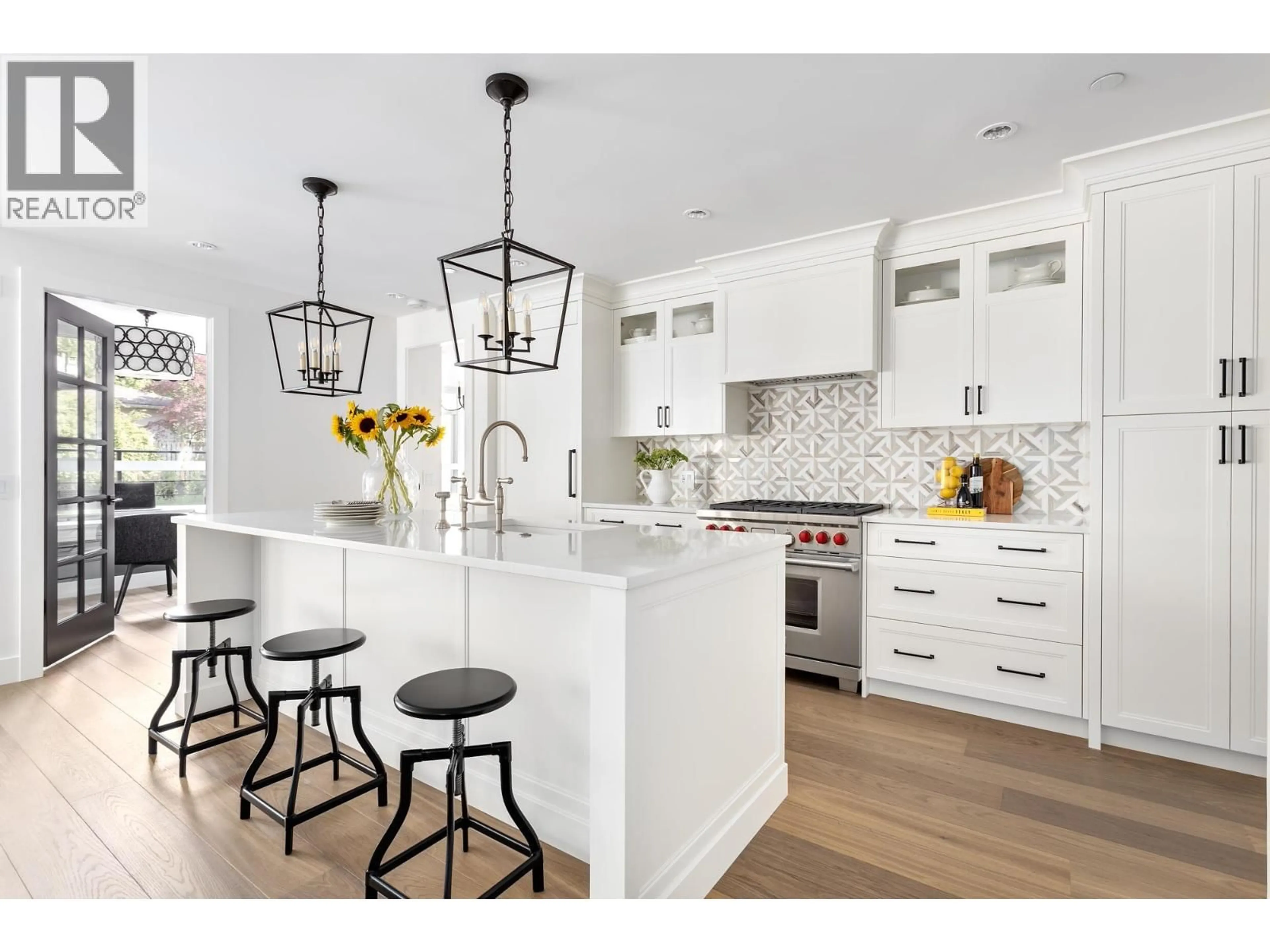Open concept kitchen, ceramic/tile floor for 102 - 1055 RIDGEWOOD DRIVE, North Vancouver British Columbia V7R0A6