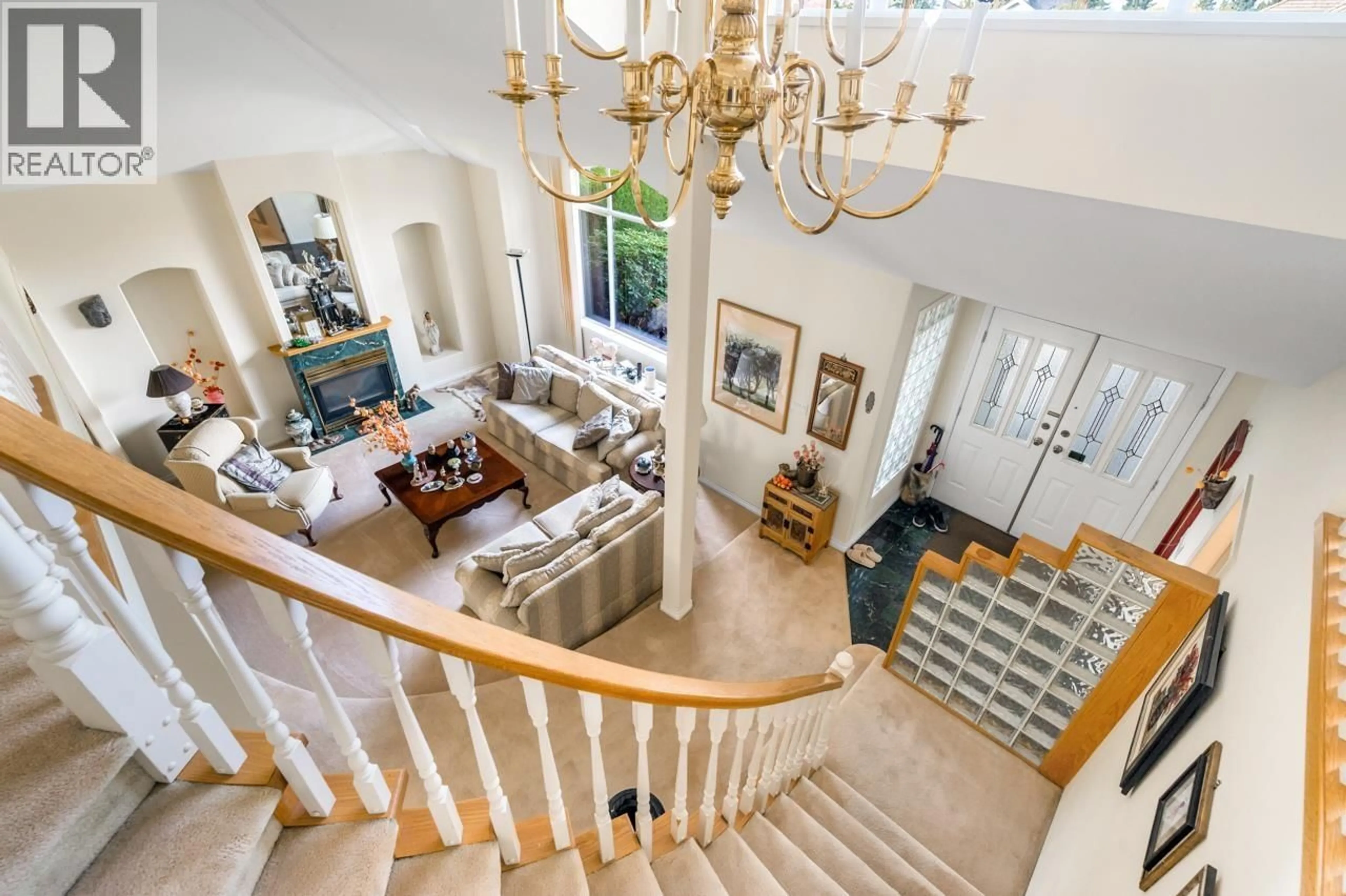 Indoor foyer for 6400 COMSTOCK ROAD, Richmond British Columbia V7C2X4