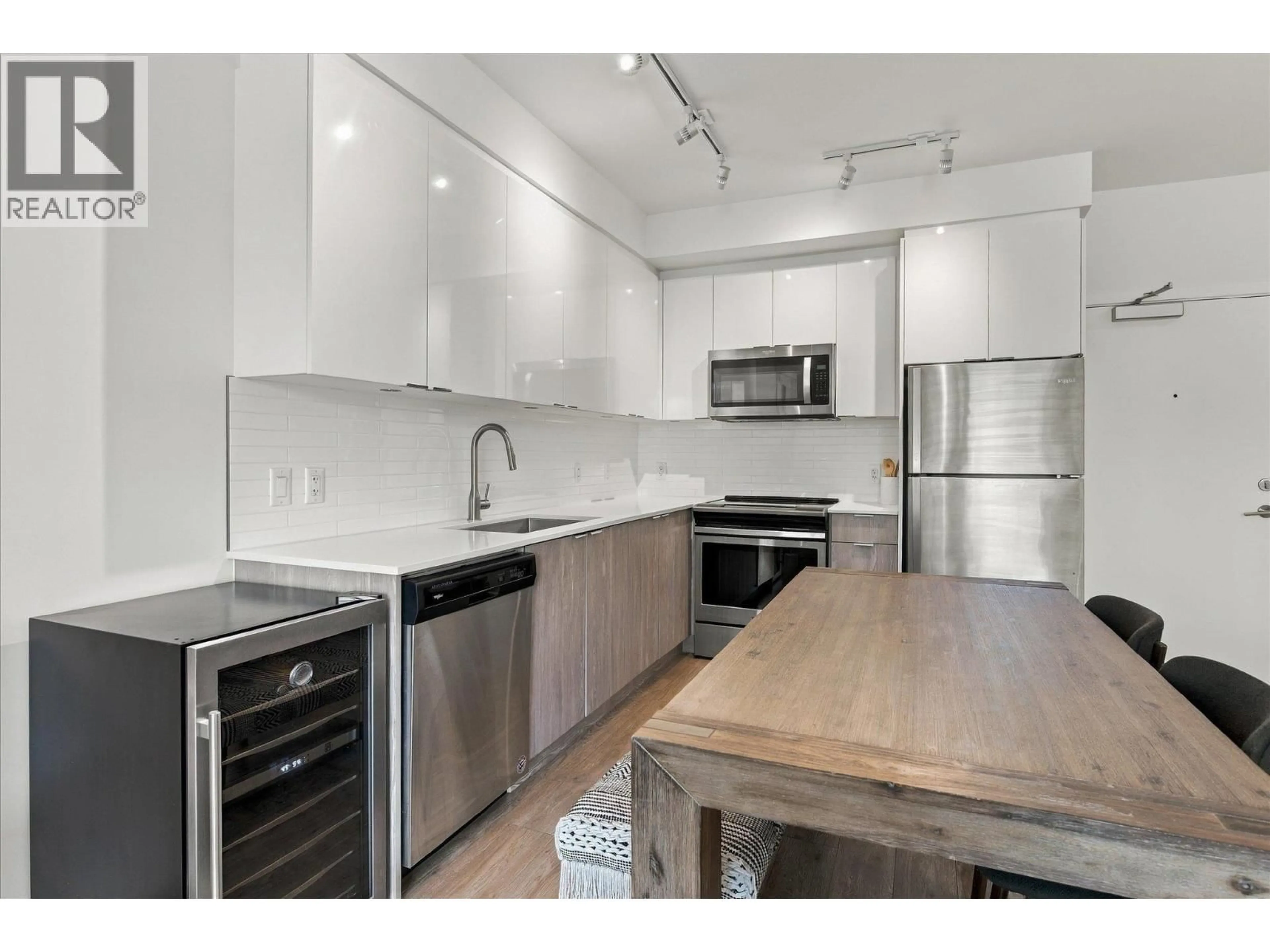 Standard kitchen, unknown for 324 37881 CLEVELAND AVENUE, Squamish British Columbia V8B0Z7