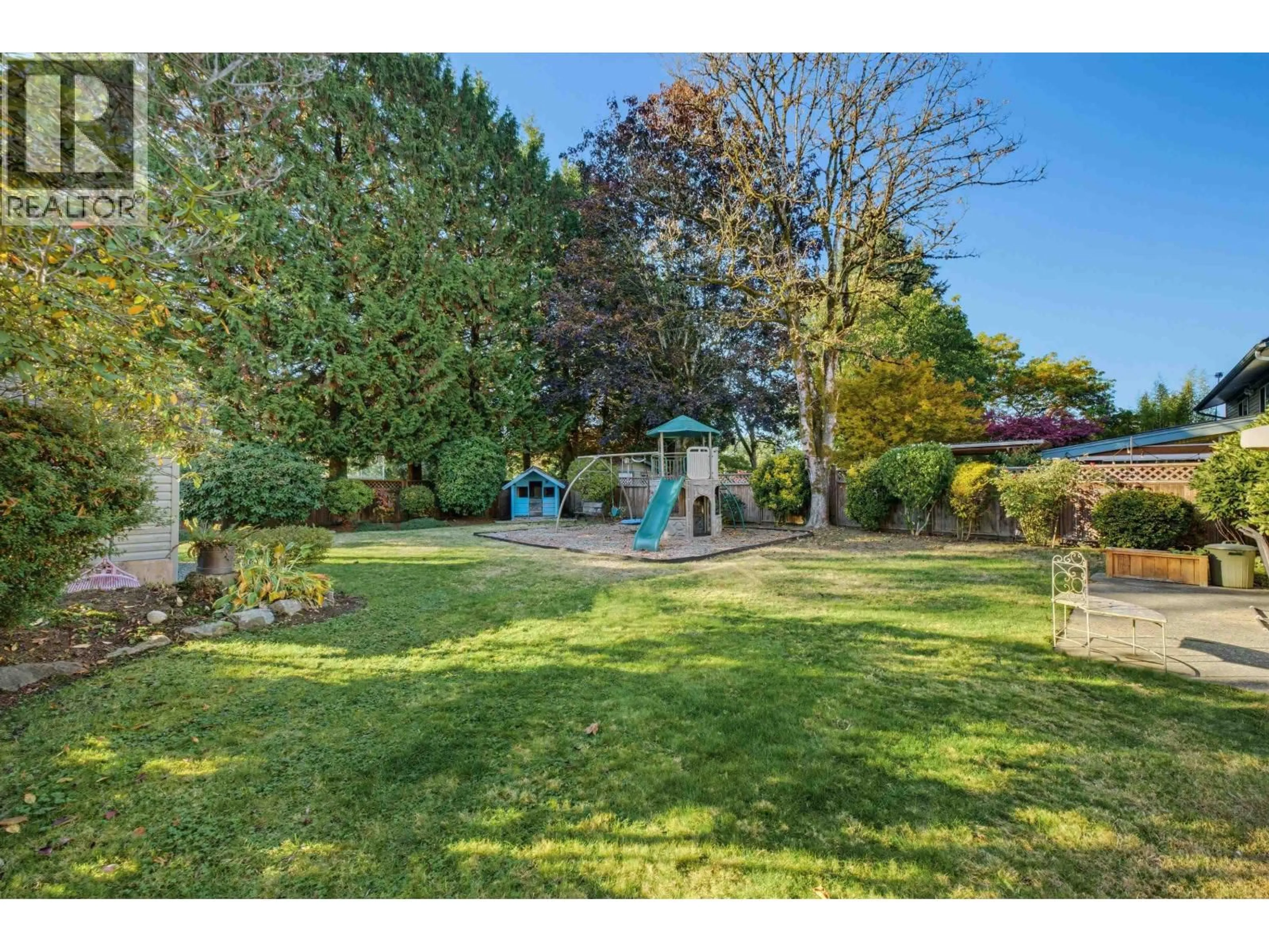 A pic from outside/outdoor area/front of a property/back of a property/a pic from drone, unknown for 11601 211 STREET, Maple Ridge British Columbia V2X7T5