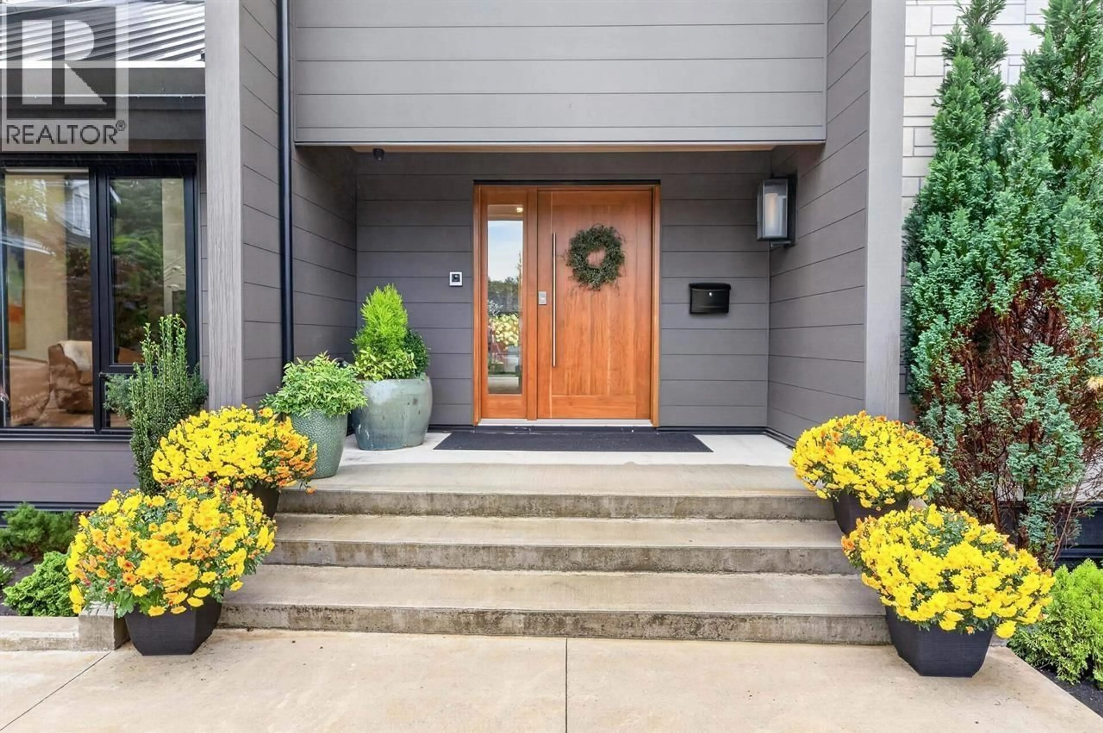 Indoor entryway for 6356 PALACE PLACE, Burnaby British Columbia V5E1Z7