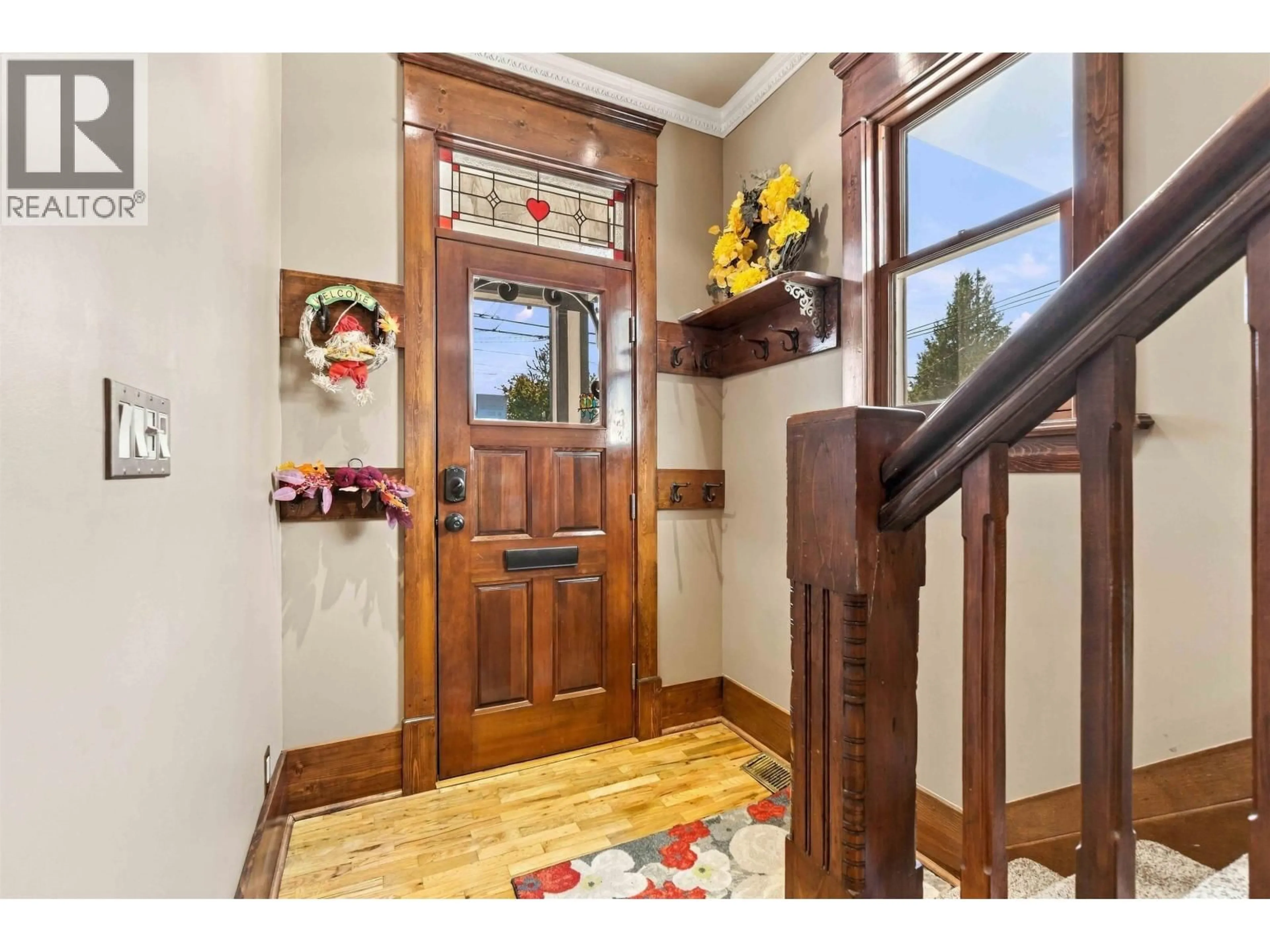 Indoor entryway for 97 KING EDWARD AVENUE, Vancouver British Columbia V5V2B8