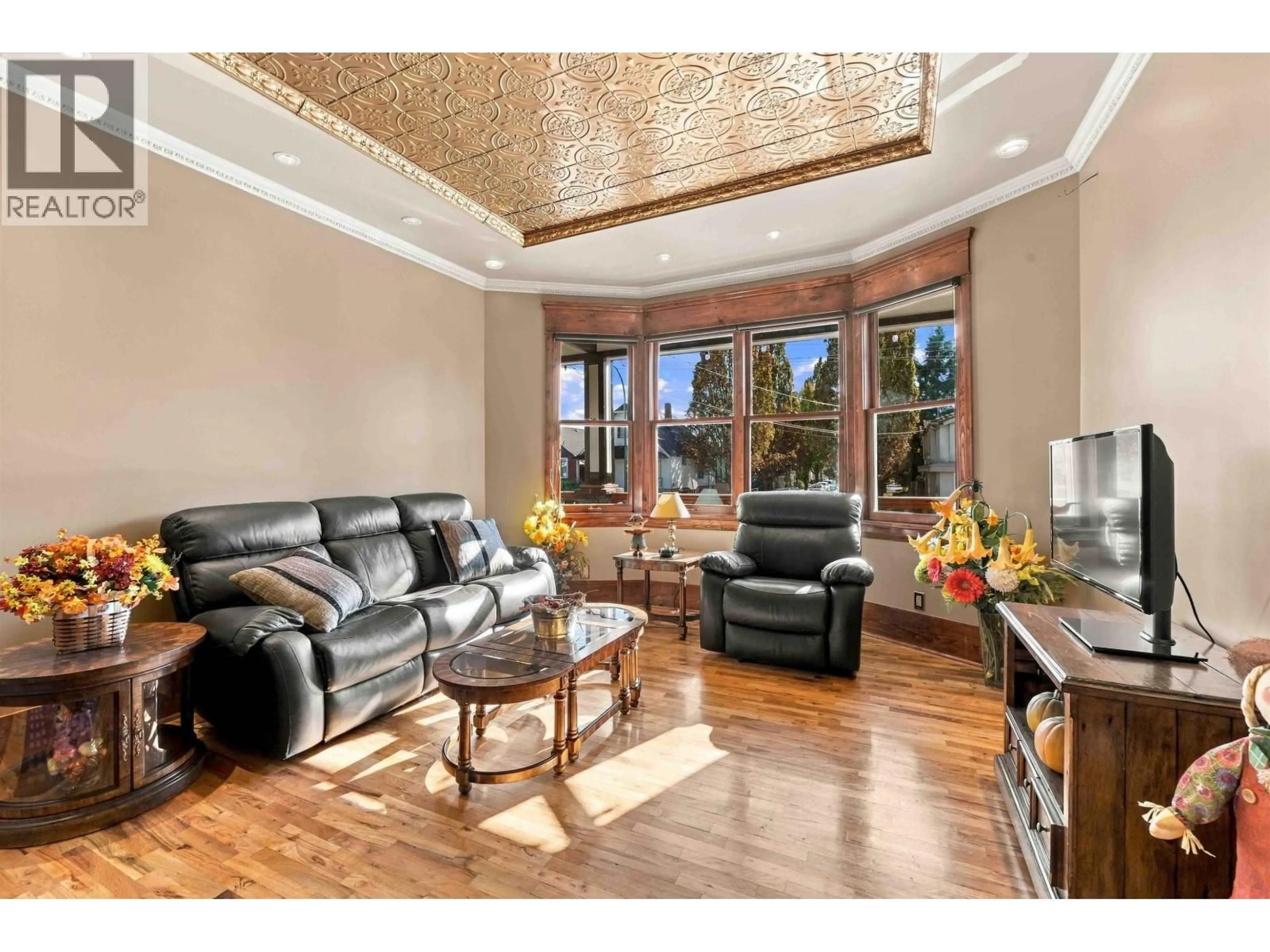 Living room with furniture, wood/laminate floor for 97 KING EDWARD AVENUE, Vancouver British Columbia V5V2B8
