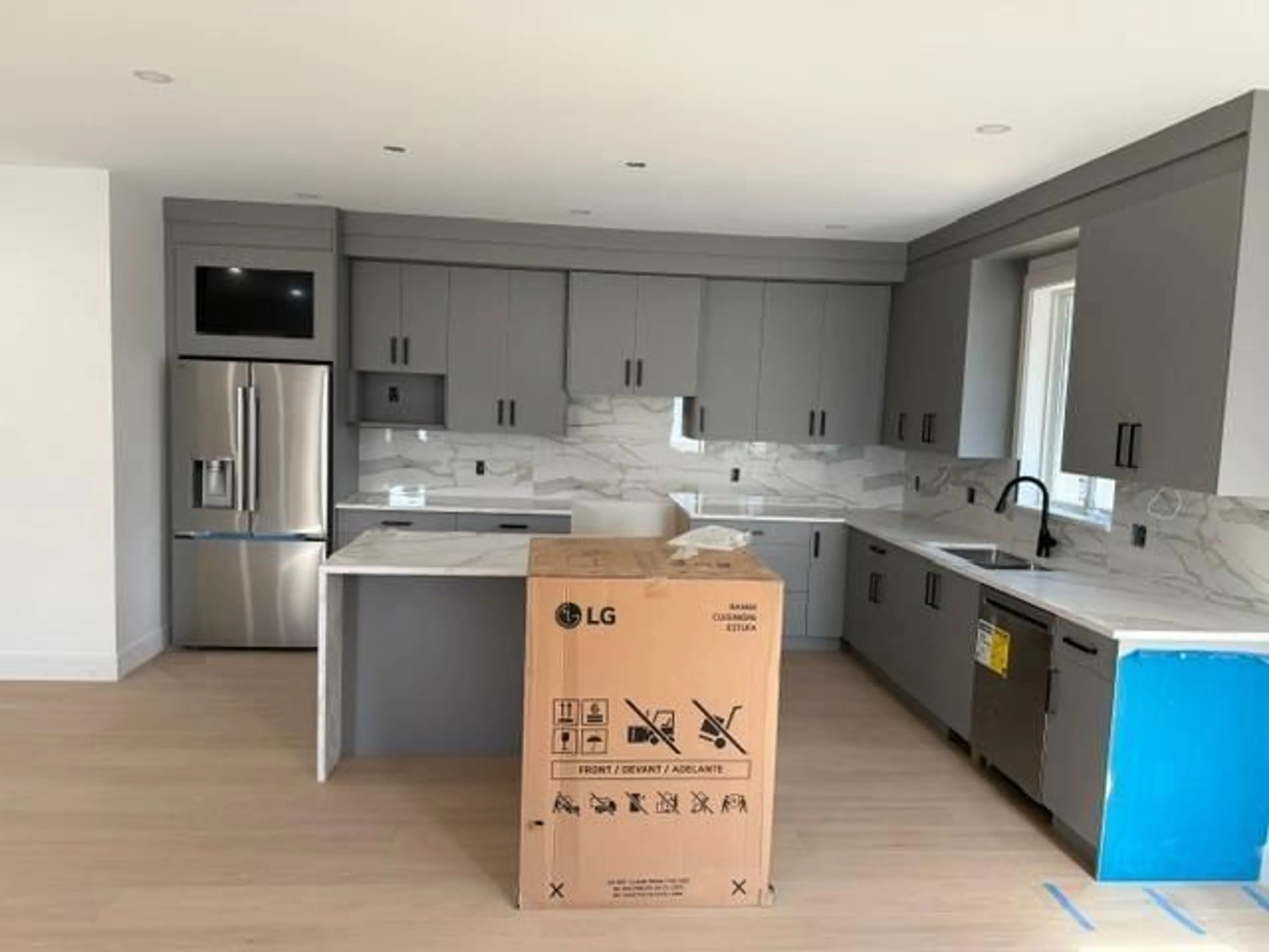 Open concept kitchen, unknown for 101 - 9820 130 STREET, Surrey British Columbia V3T3L3