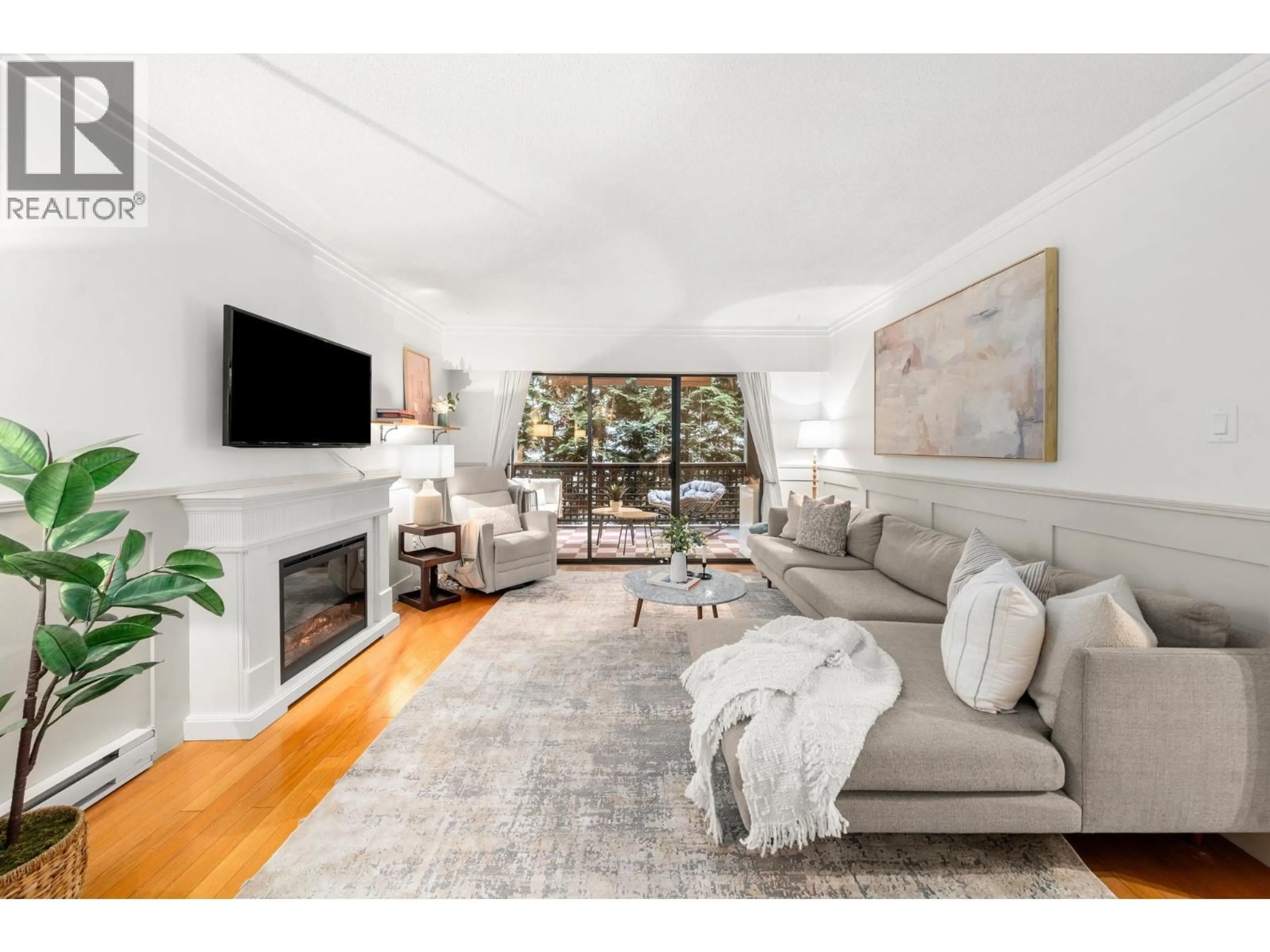 Living room with furniture, unknown for 201 - 101 29TH STREET, North Vancouver British Columbia V7N1C5