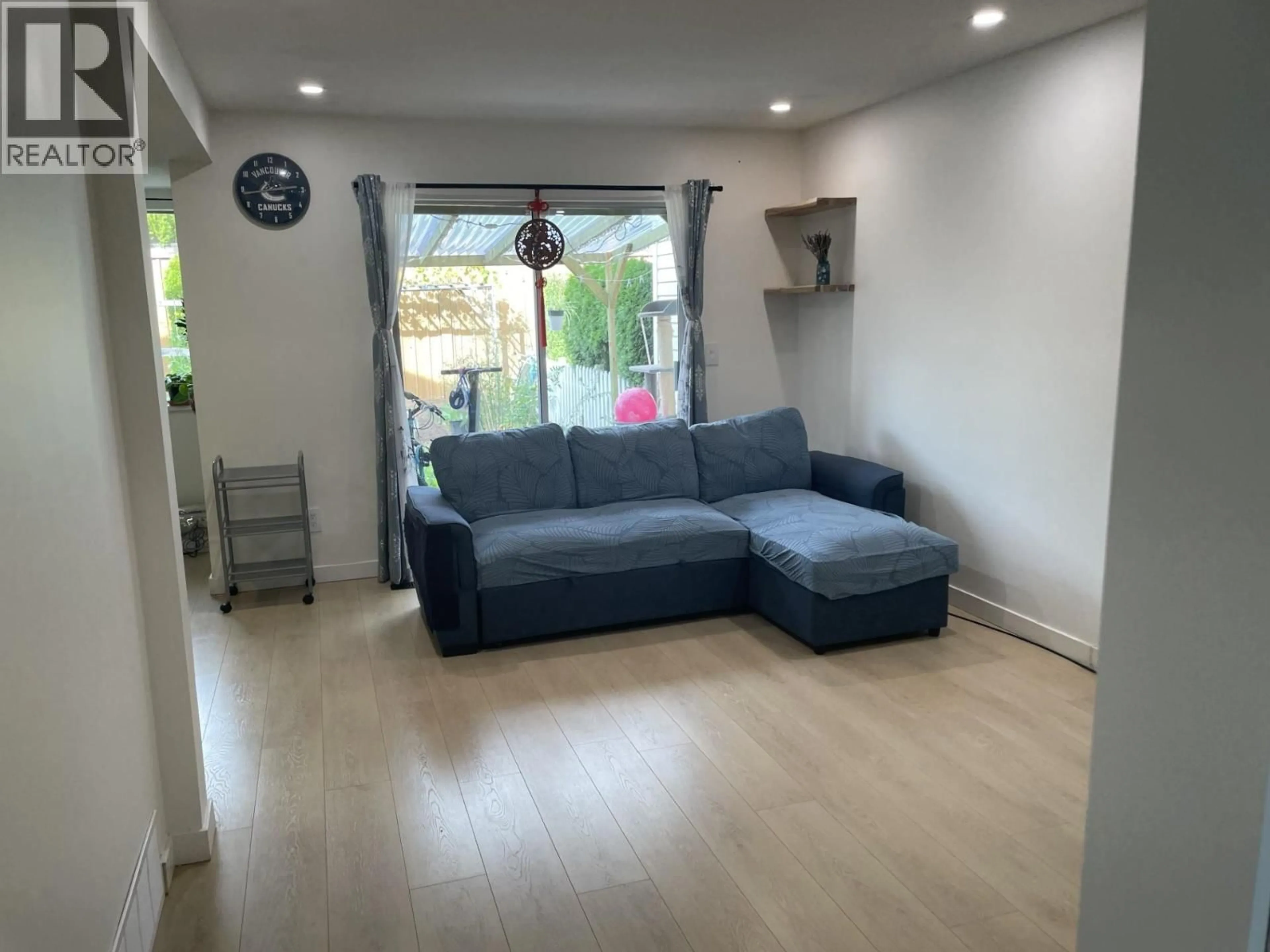 Living room with furniture, unknown for 405 - 20675 118TH AVENUE, Maple Ridge British Columbia V2X0K4
