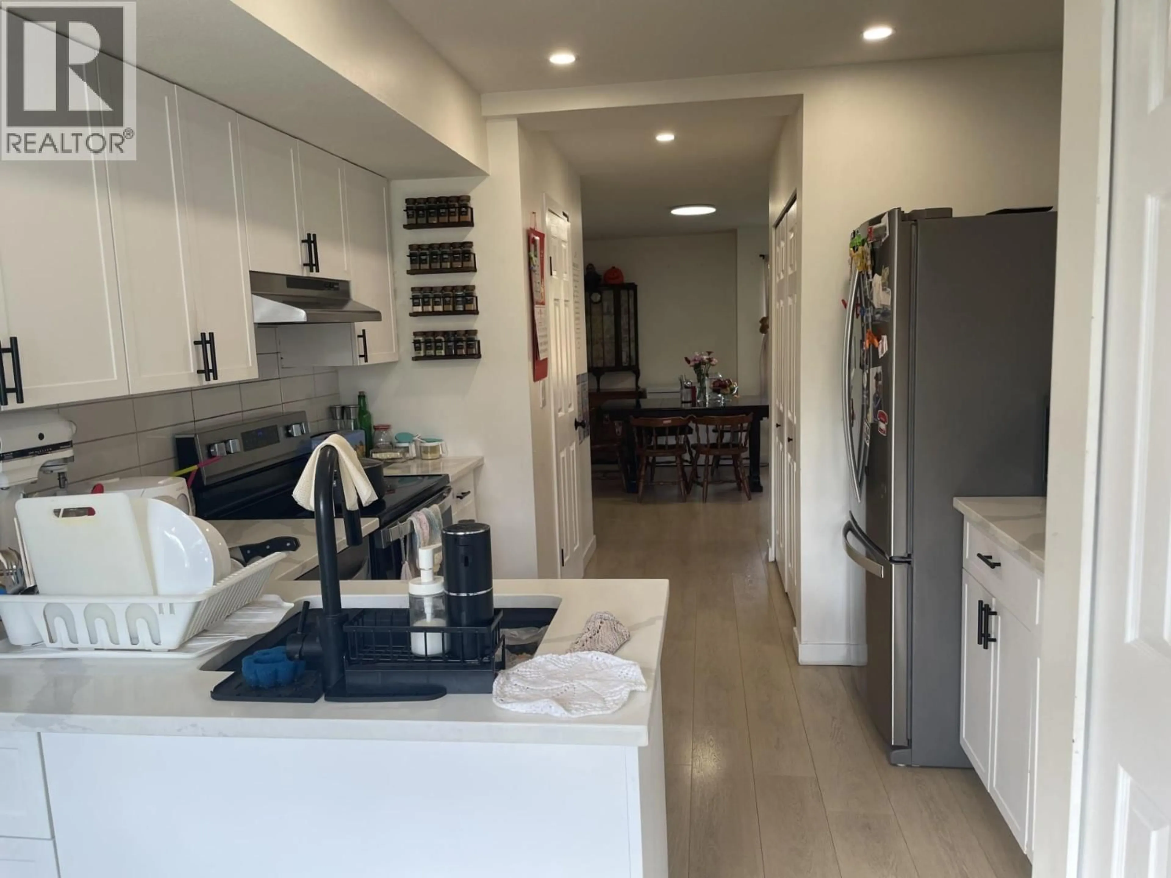 Open concept kitchen, ceramic/tile floor for 405 - 20675 118TH AVENUE, Maple Ridge British Columbia V2X0K4