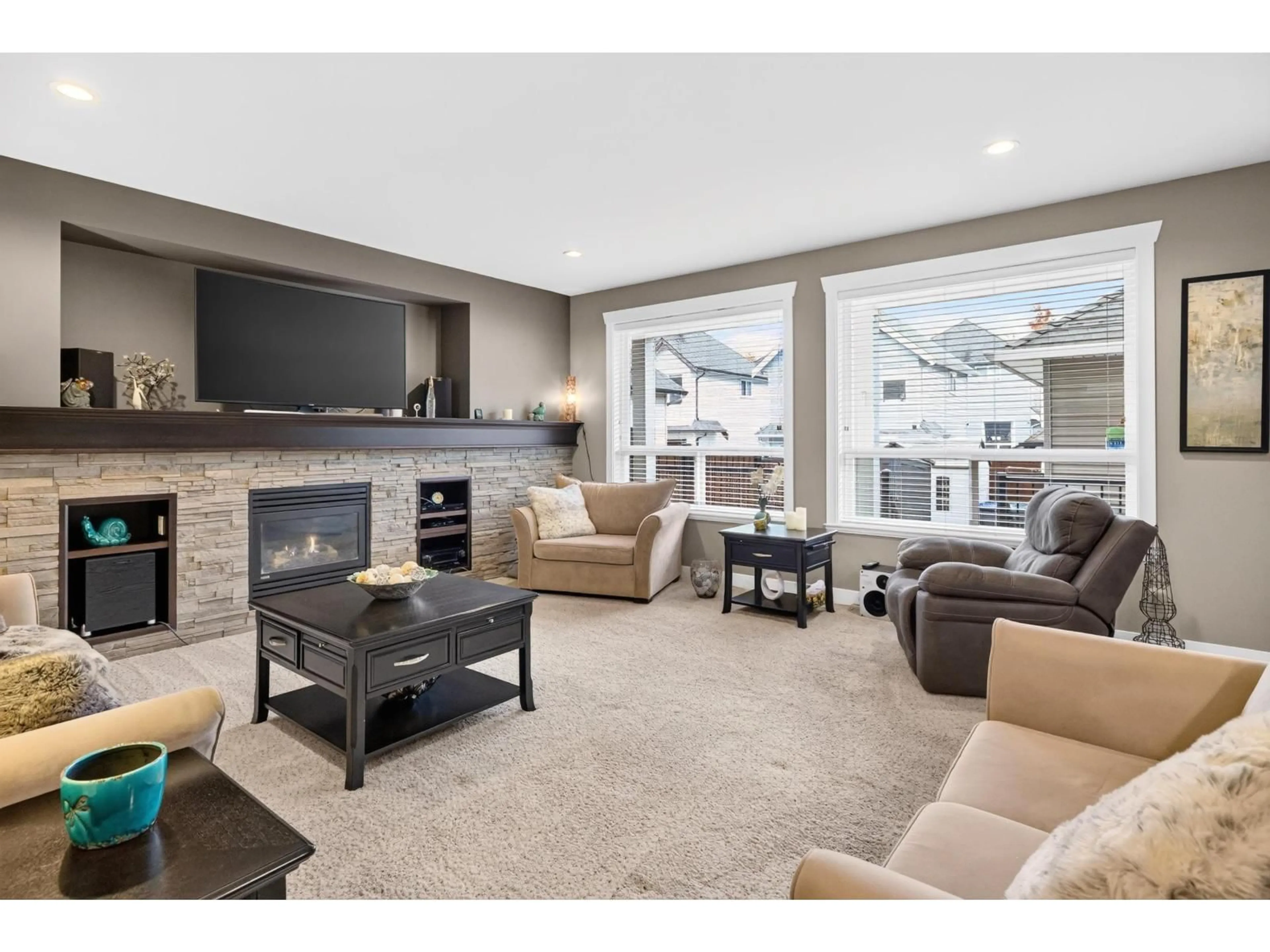 Living room with furniture, unknown for 6970 195A STREET, Surrey British Columbia V4N5Z2