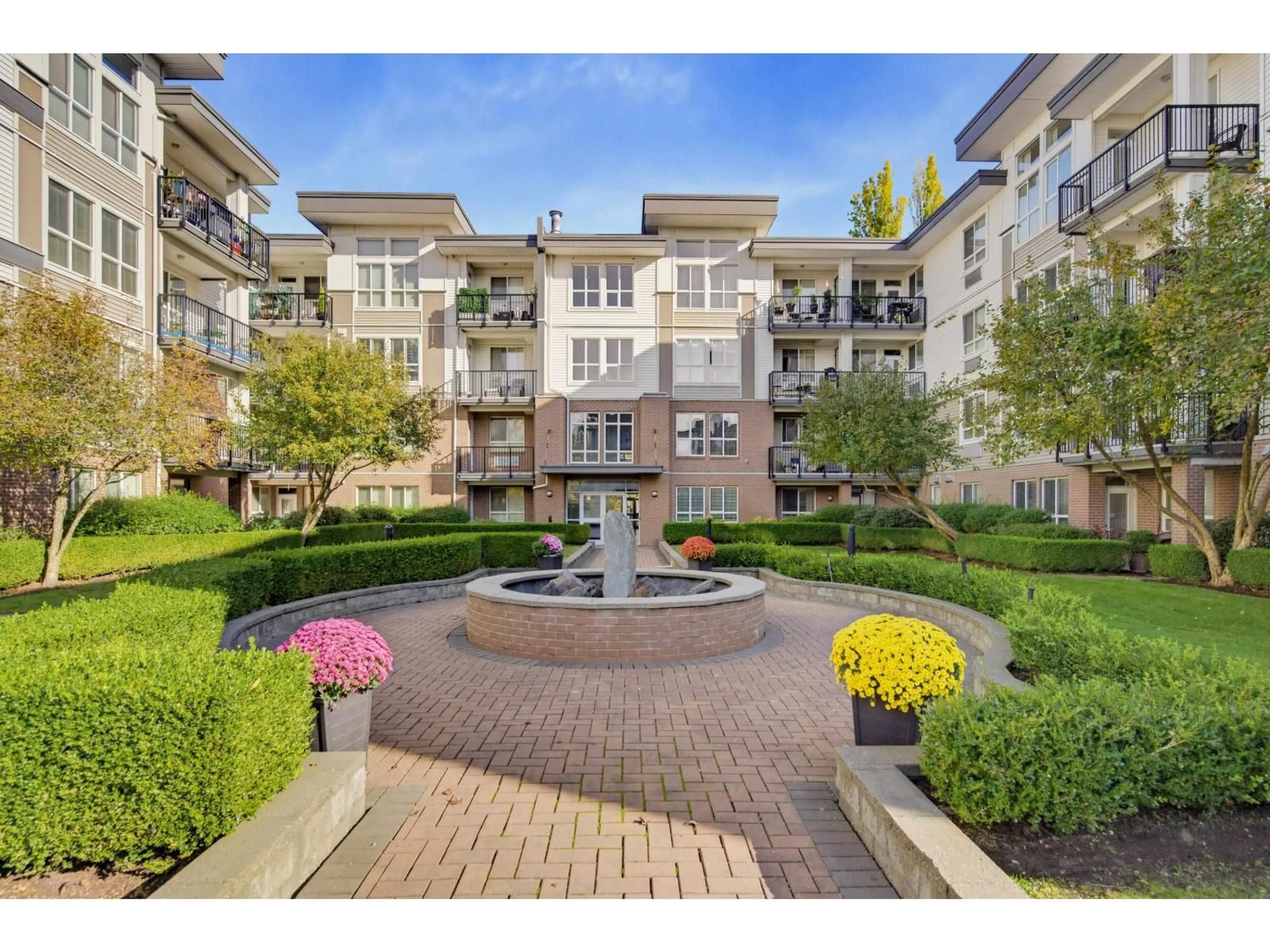 Patio, street for 409 - 5430 201 STREET, Langley British Columbia V3A0A2