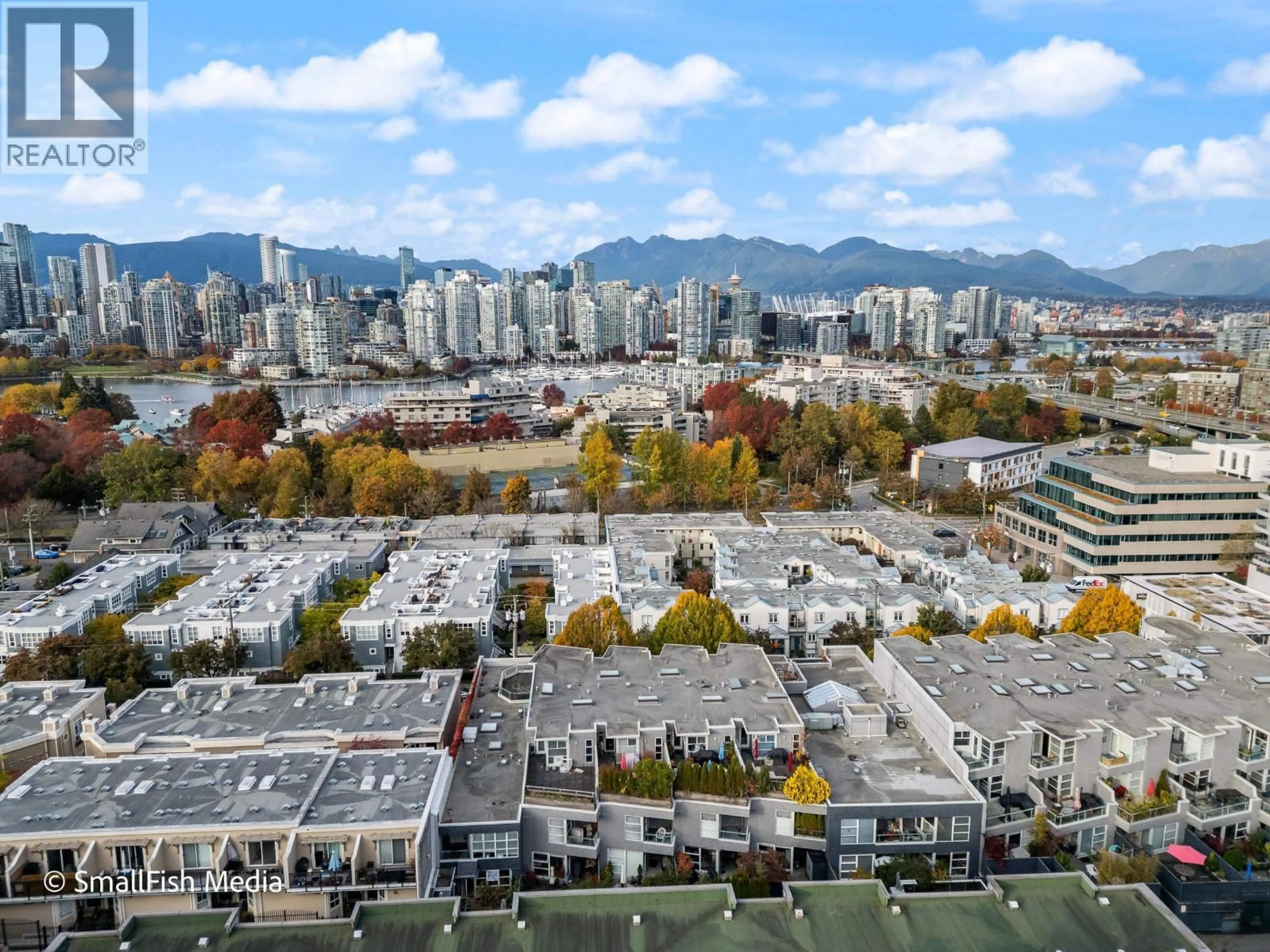 A pic from outside/outdoor area/front of a property/back of a property/a pic from drone, city buildings view from balcony for 322 - 638 7TH AVENUE, Vancouver British Columbia V5Z1B5