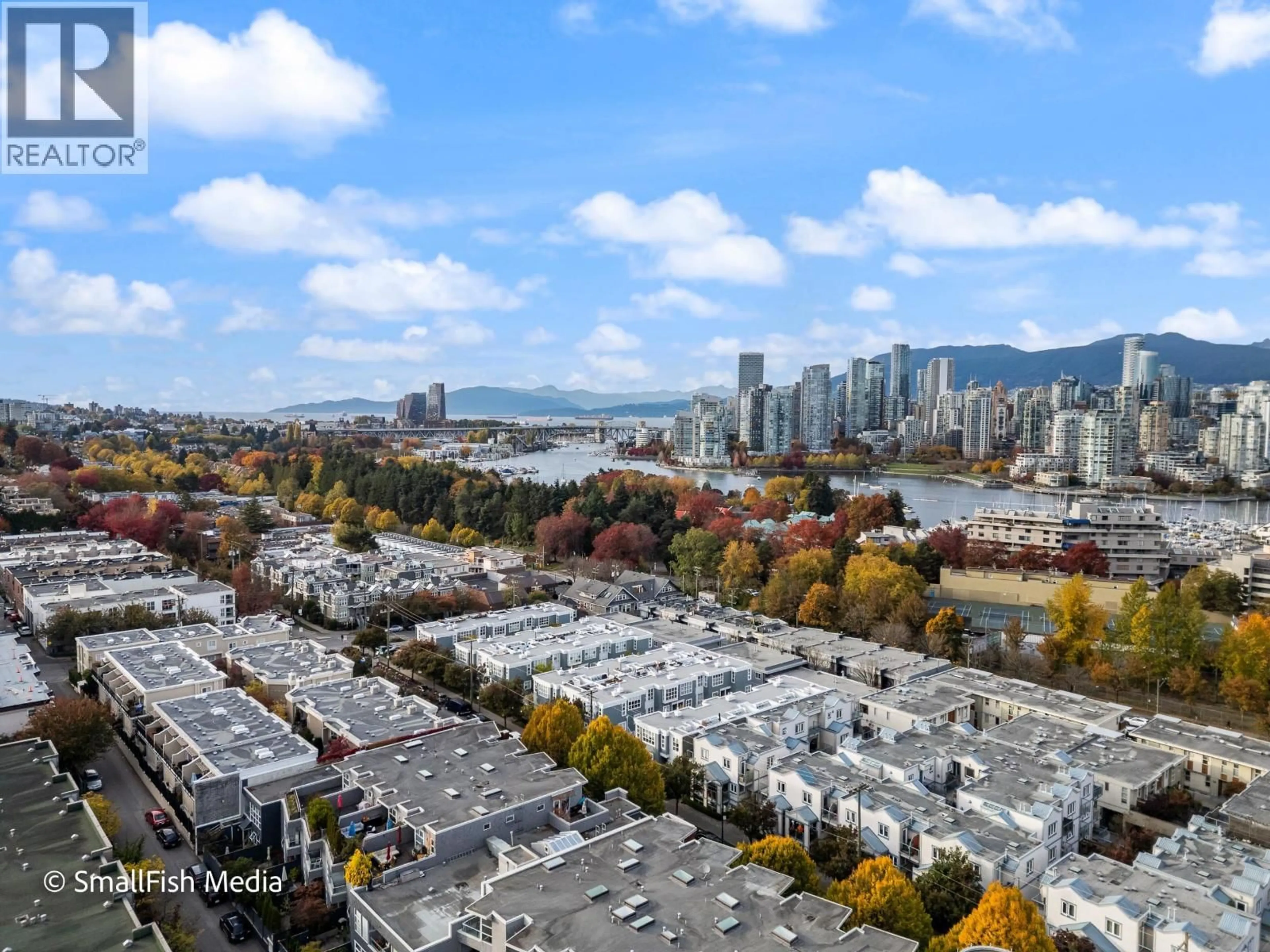 A pic from outside/outdoor area/front of a property/back of a property/a pic from drone, city buildings view from balcony for 322 - 638 7TH AVENUE, Vancouver British Columbia V5Z1B5
