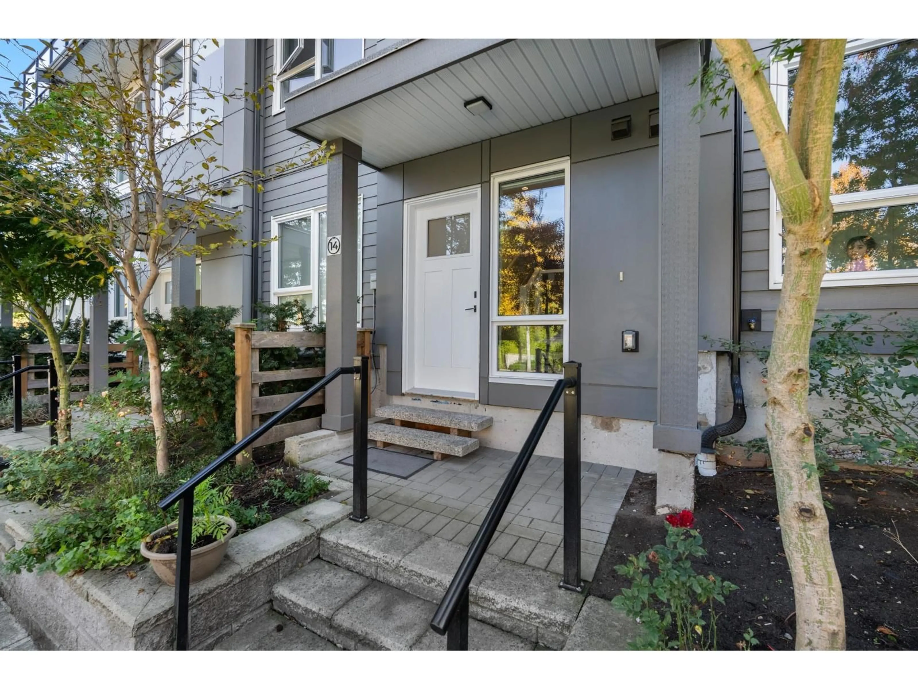 Indoor entryway for 14 - 15030 28 AVENUE, Surrey British Columbia V4P0H3