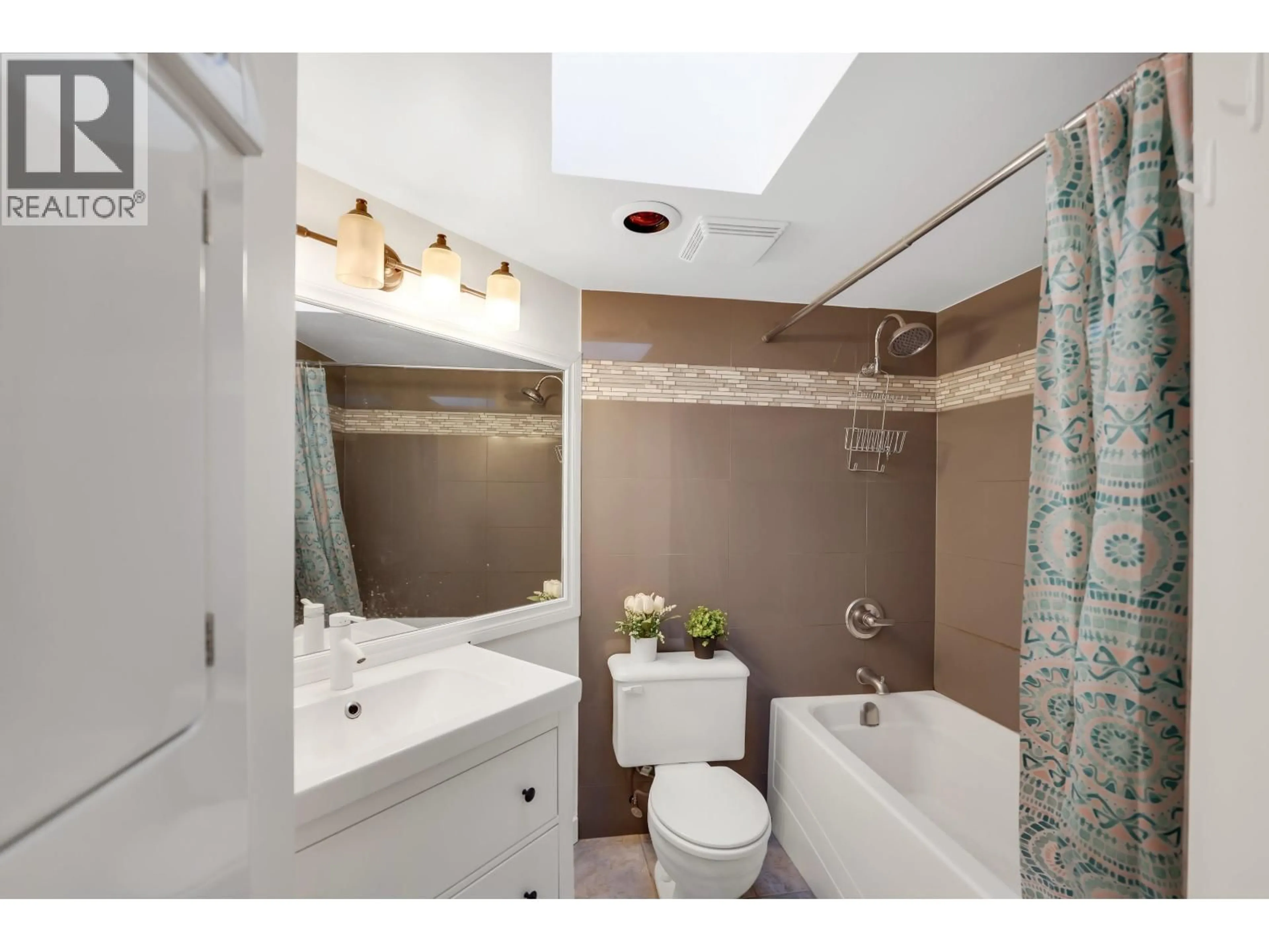 Standard bathroom, ceramic/tile floor for B307 - 40120 WILLOW CRESCENT, Squamish British Columbia V8B0L7