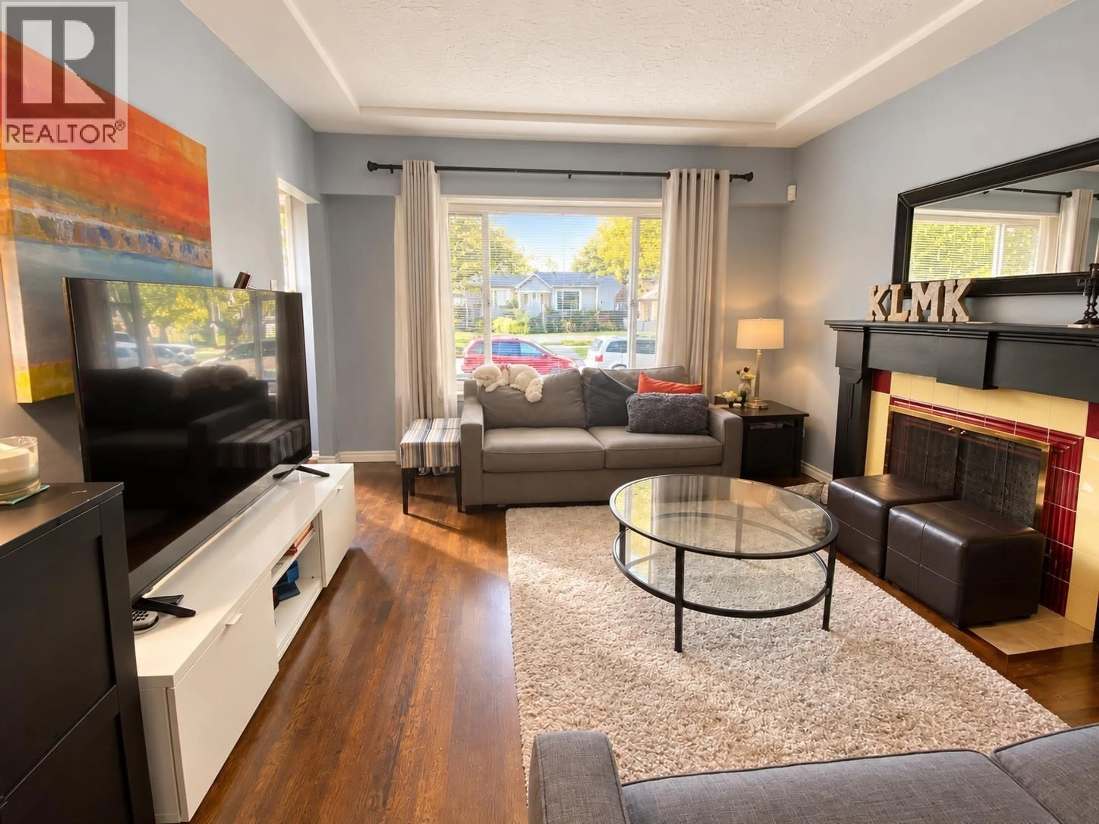 Living room with furniture, wood/laminate floor for 4676 COMMERCIAL STREET, Vancouver British Columbia V5N4G6