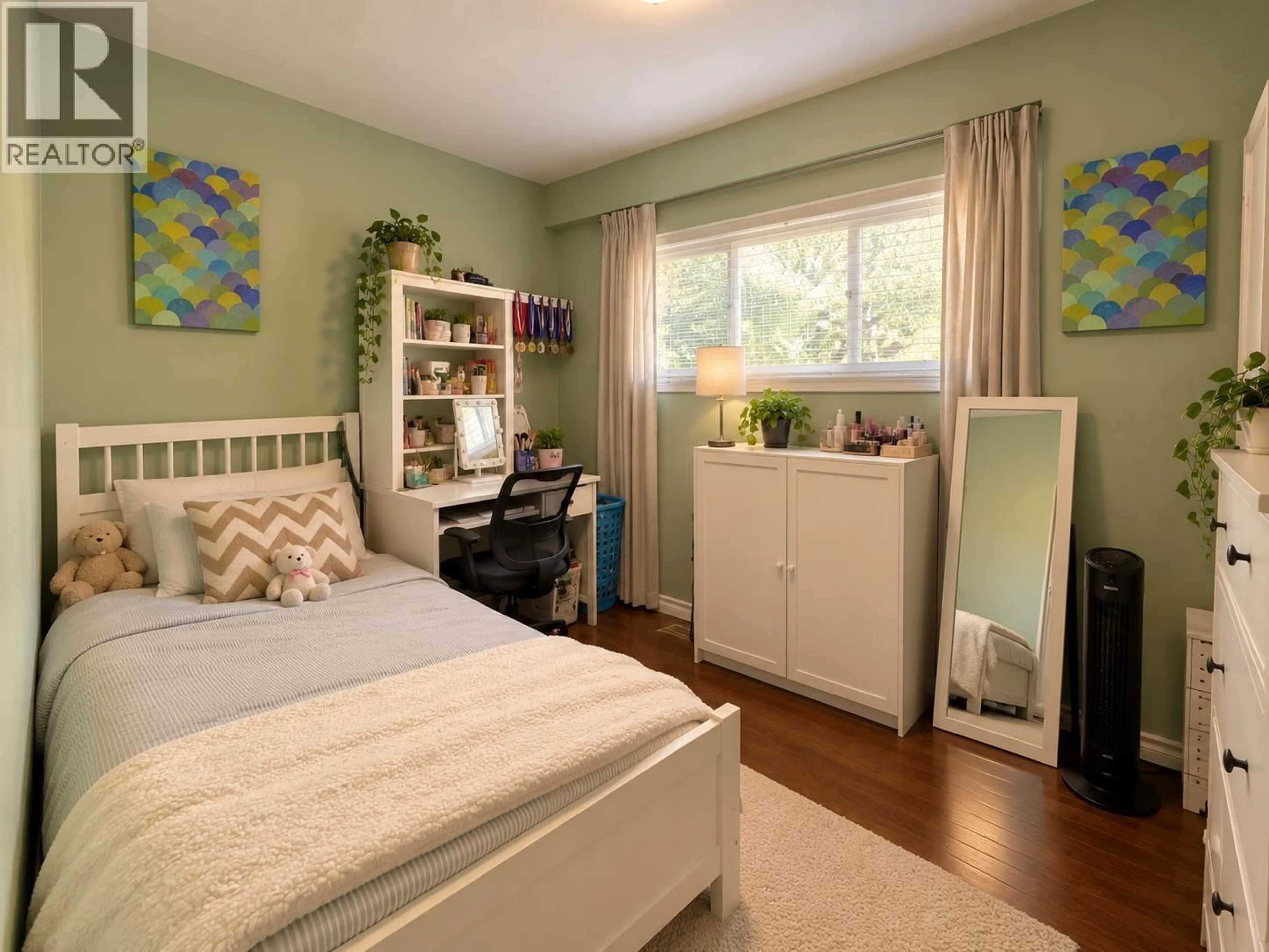Bedroom with bed, wood/laminate floor for 4676 COMMERCIAL STREET, Vancouver British Columbia V5N4G6