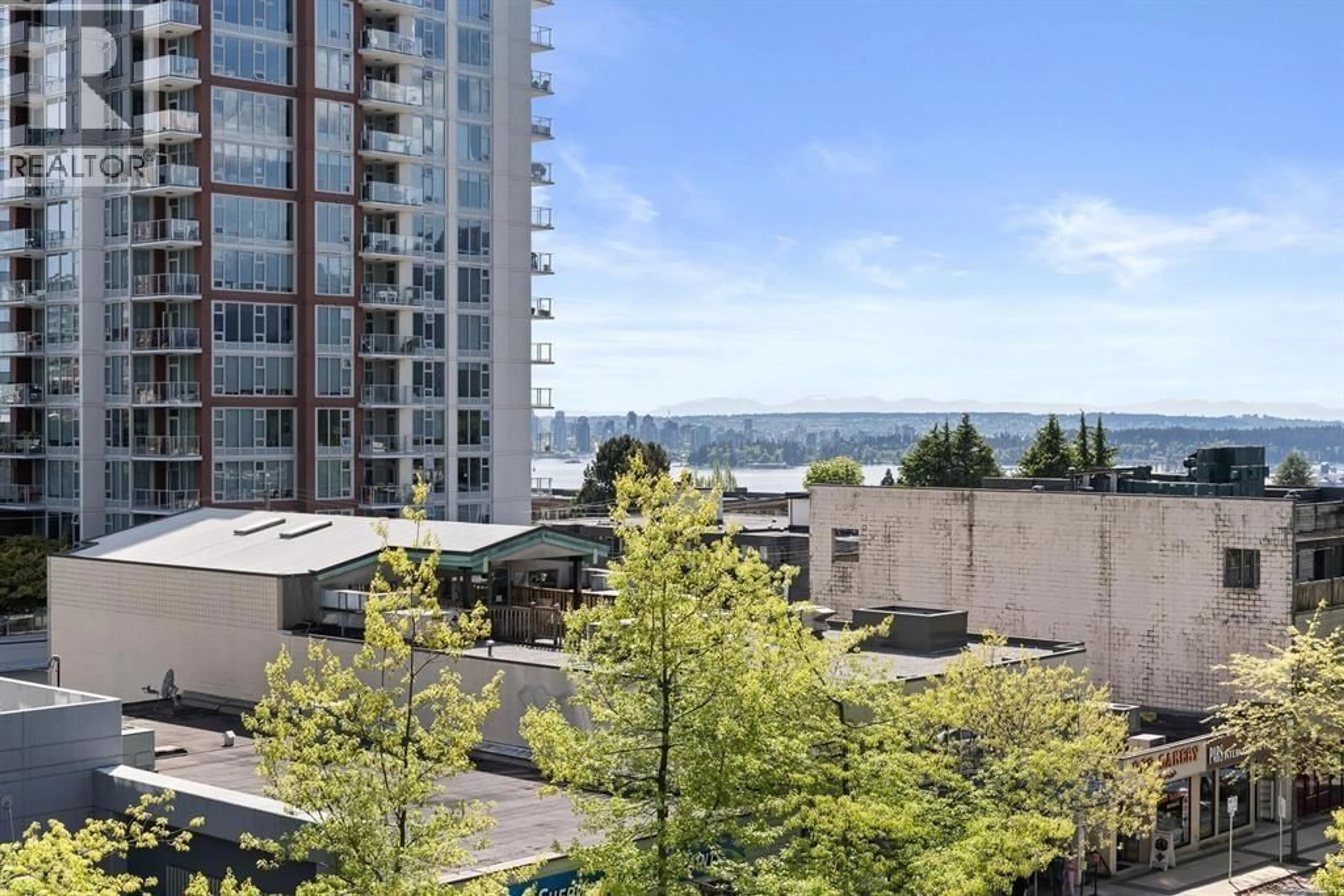 Patio, water/lake/river/ocean view for 405 - 120 16 STREET, North Vancouver British Columbia V7M3N6