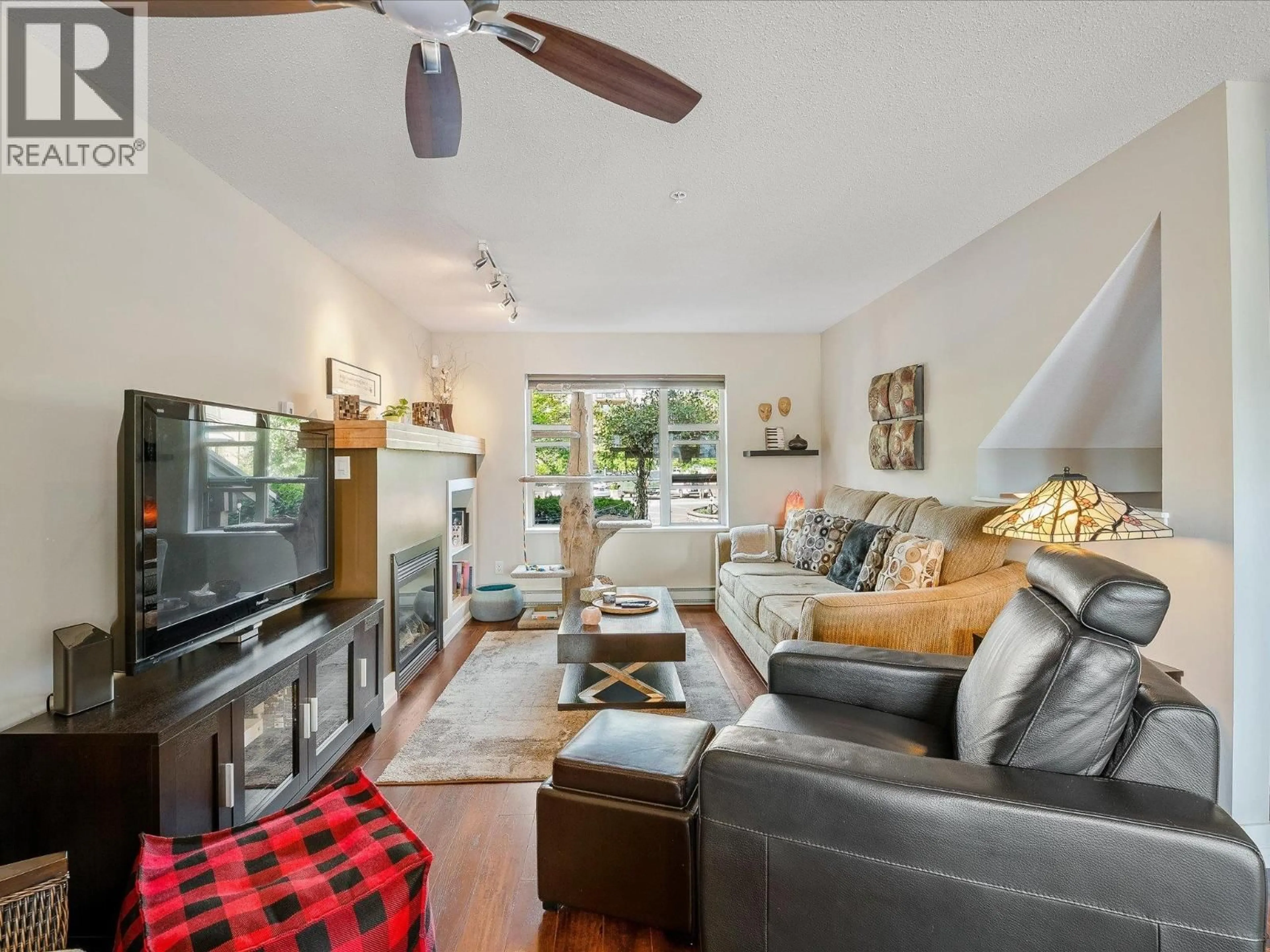 Living room with furniture, unknown for 1216 VILLAGE GREEN WAY, Squamish British Columbia V8B0N5