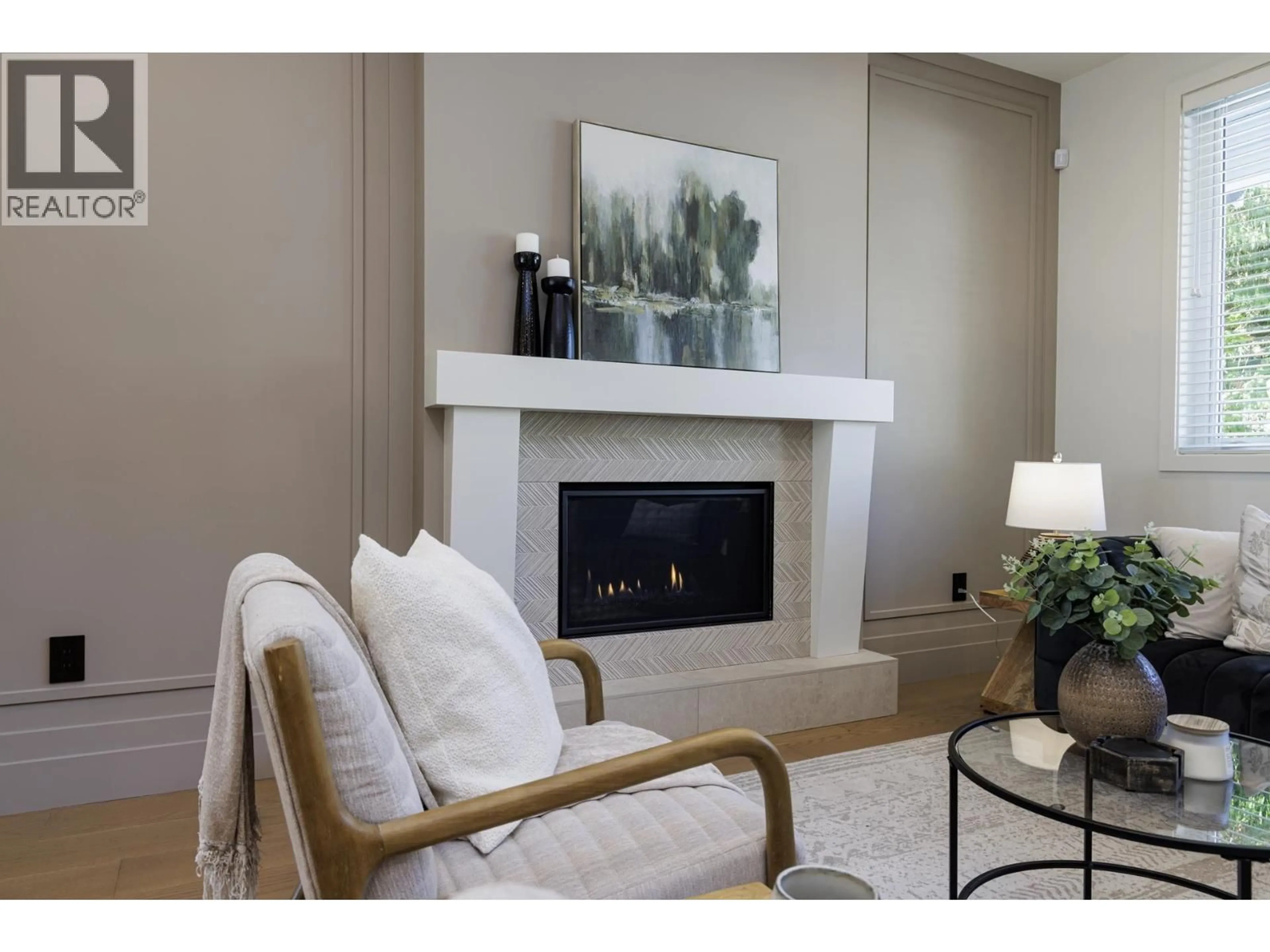 Living room with furniture, unknown for 357 22ND STREET, North Vancouver British Columbia V7L3C8