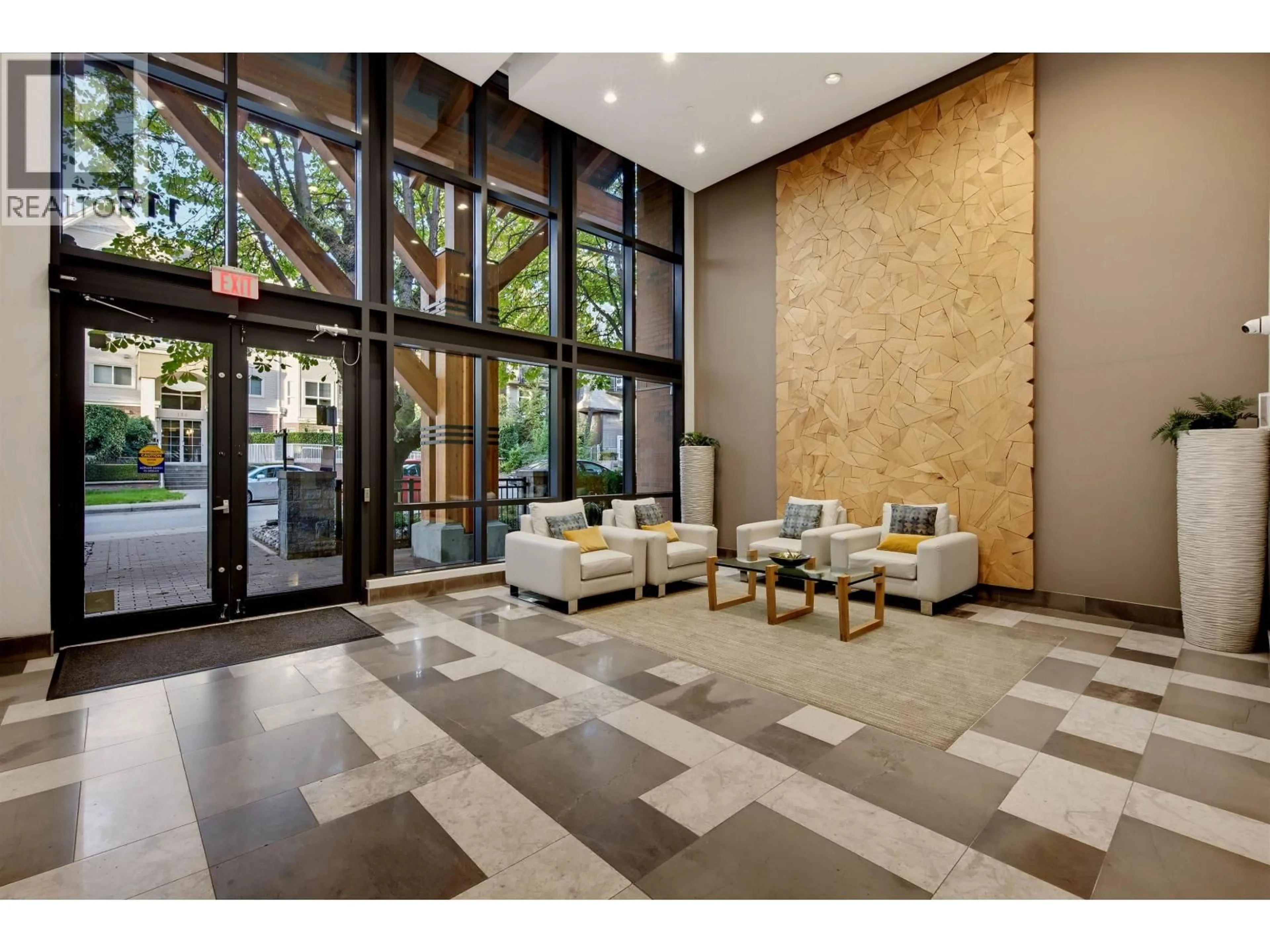 Lobby for 411 - 119 22ND STREET, North Vancouver British Columbia V7M0B4