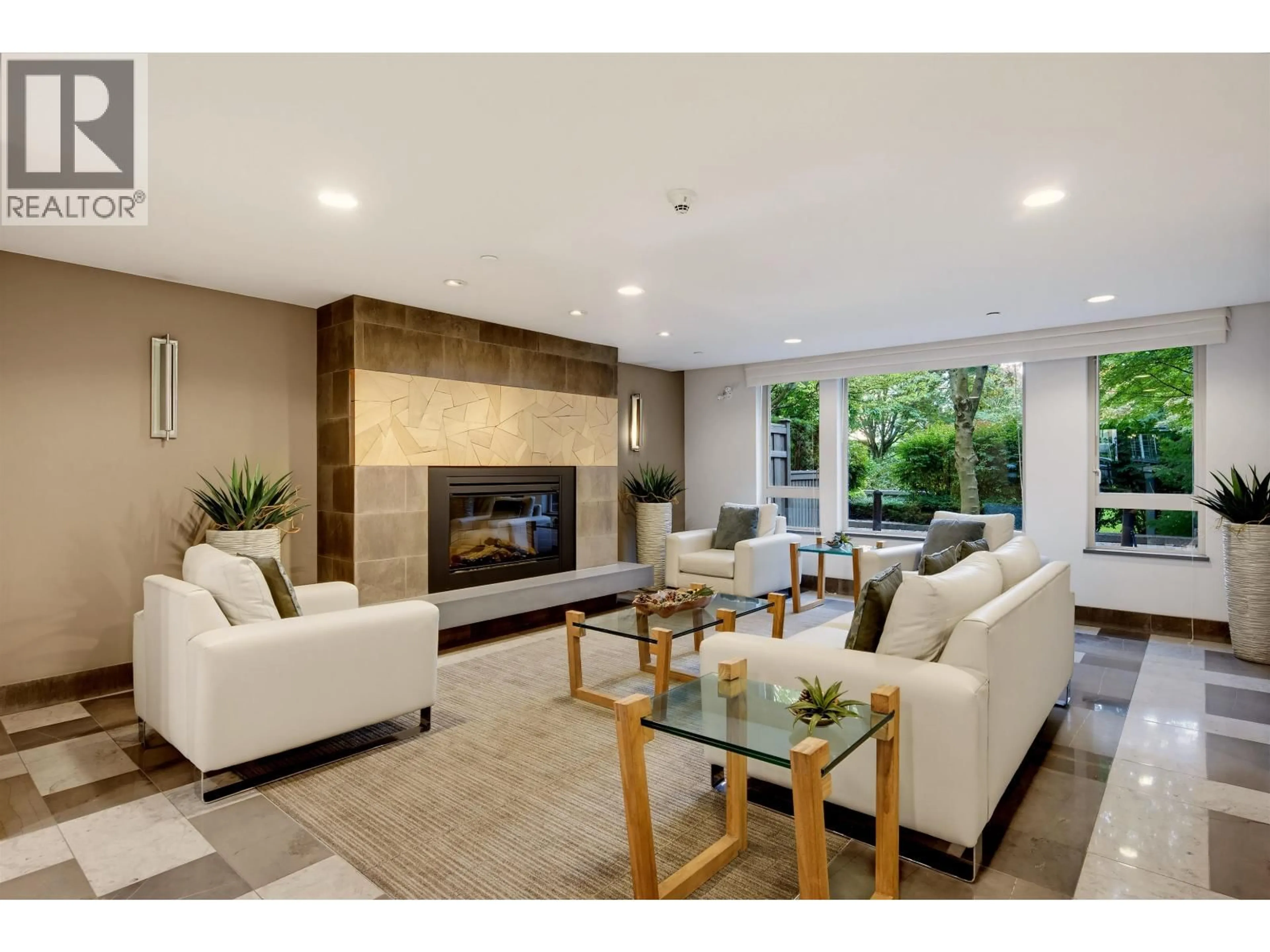 Living room with furniture, unknown for 411 - 119 22ND STREET, North Vancouver British Columbia V7M0B4