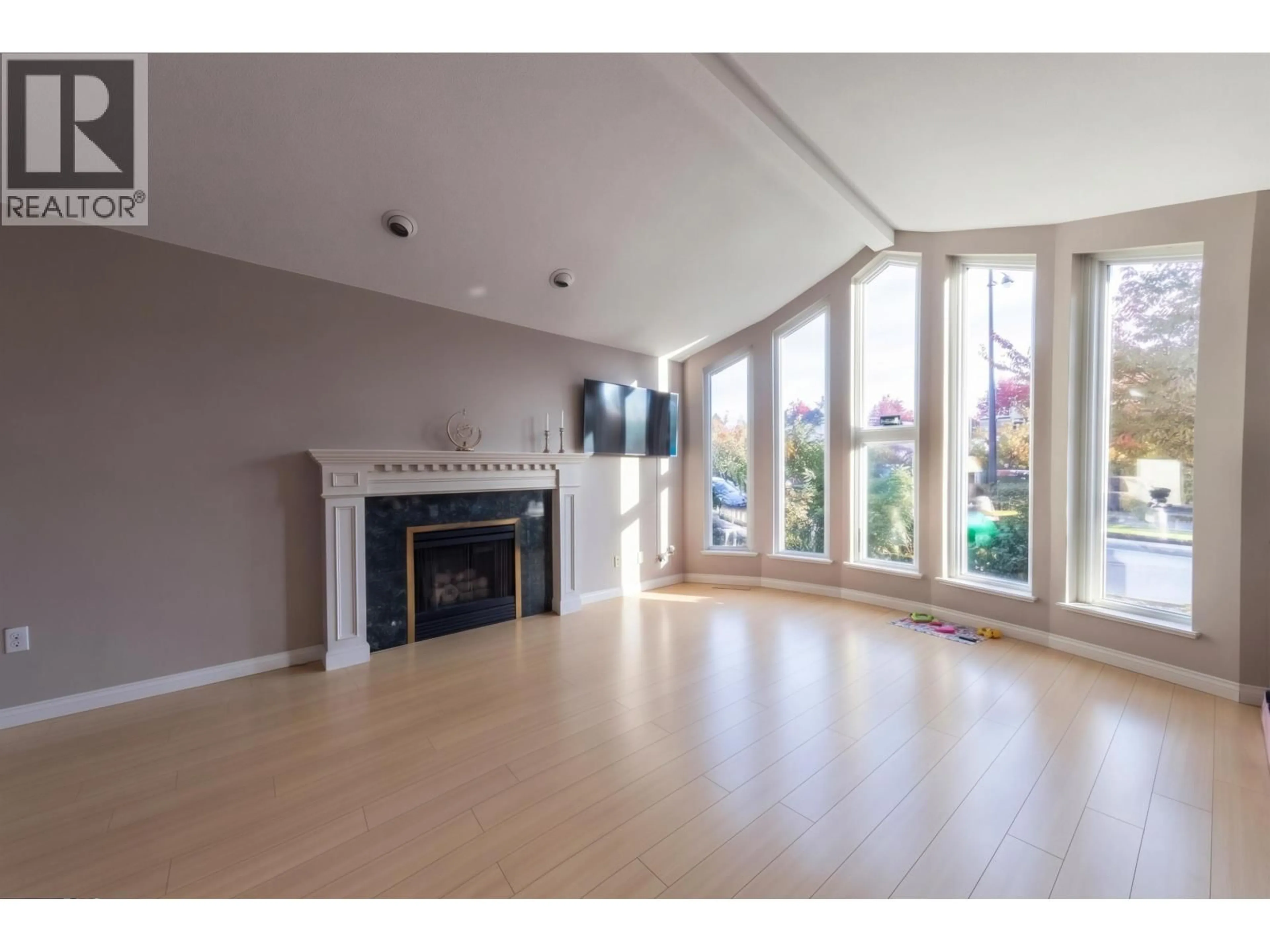 Unknown for 2553 E 22ND AVENUE, Vancouver British Columbia V5M2X4
