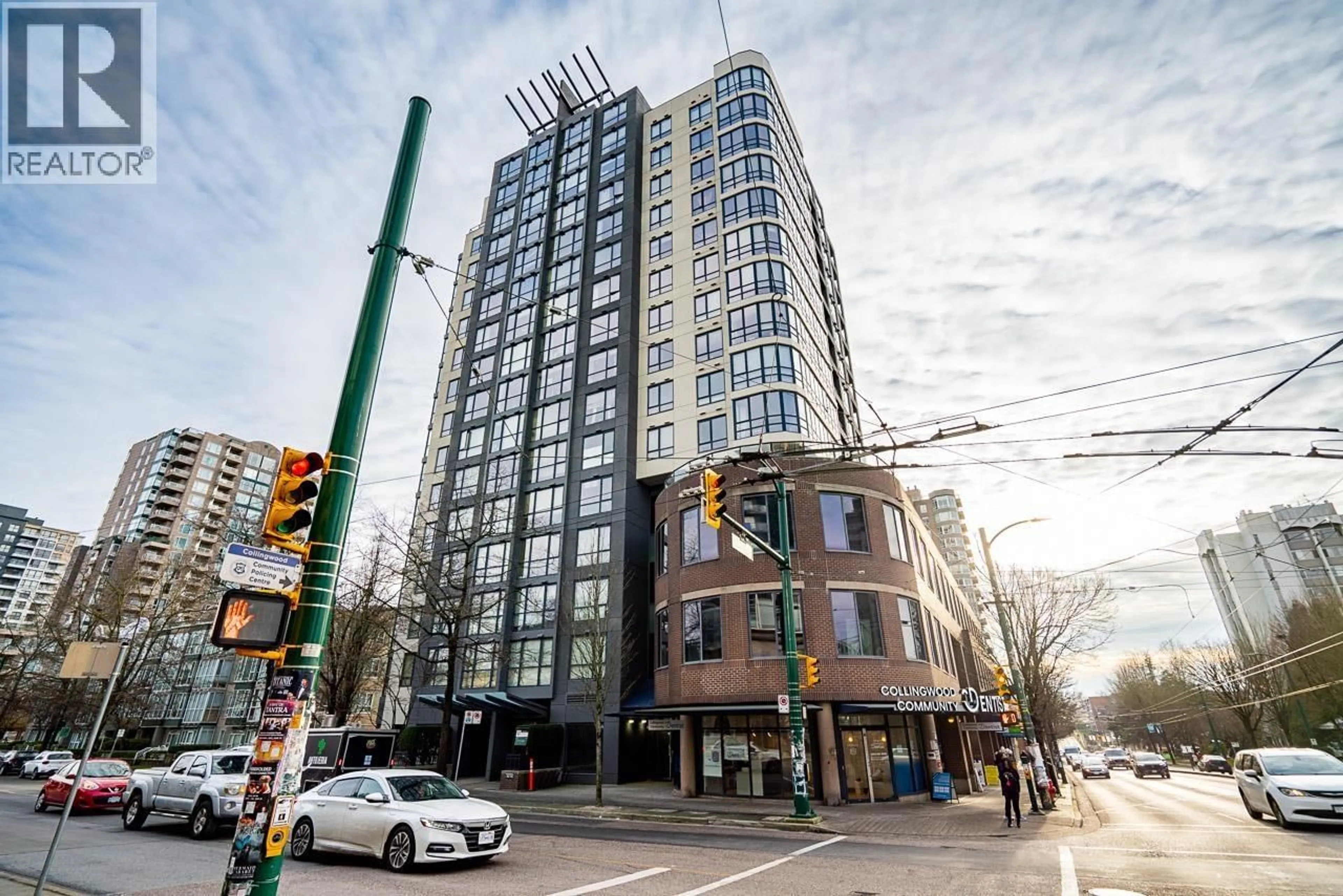 Indoor foyer for 906 - 3438 VANNESS AVENUE, Vancouver British Columbia V5R6E7