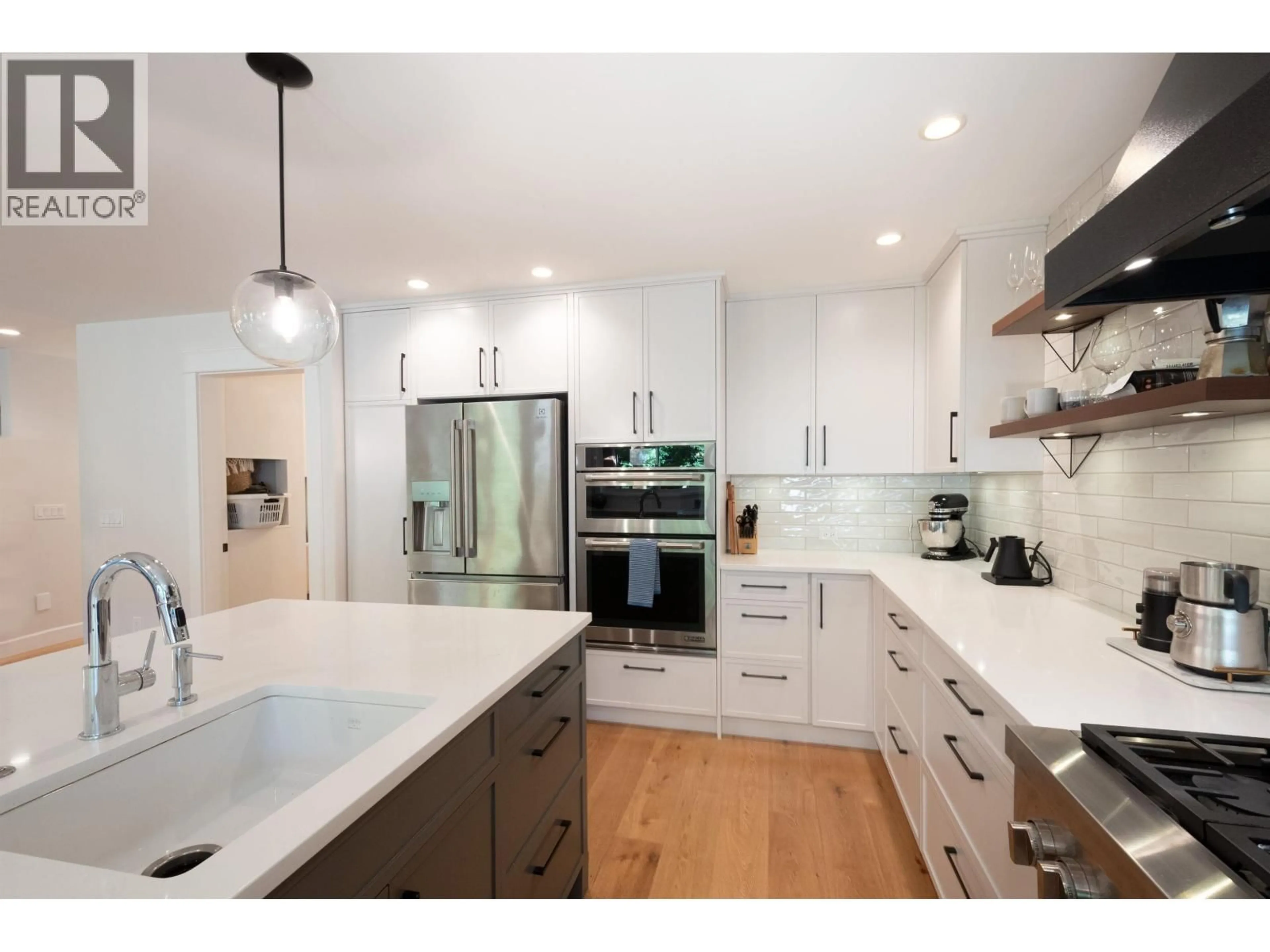 Open concept kitchen, unknown for 4592 COVE CLIFF ROAD, North Vancouver British Columbia V7G1H6