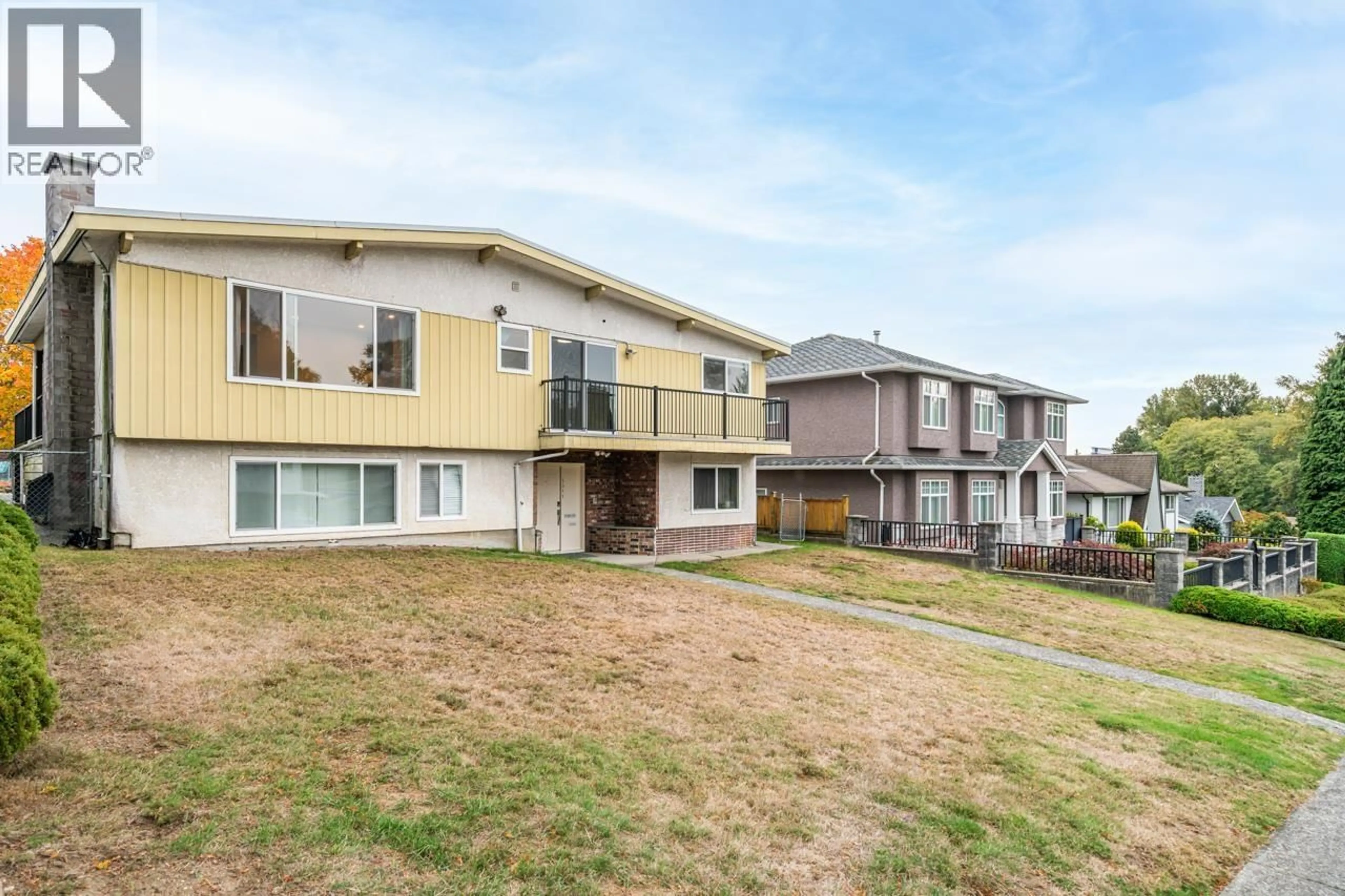 A pic from outside/outdoor area/front of a property/back of a property/a pic from drone, mountain view for 5311 MEADEDALE DRIVE, Burnaby British Columbia V5B2E6