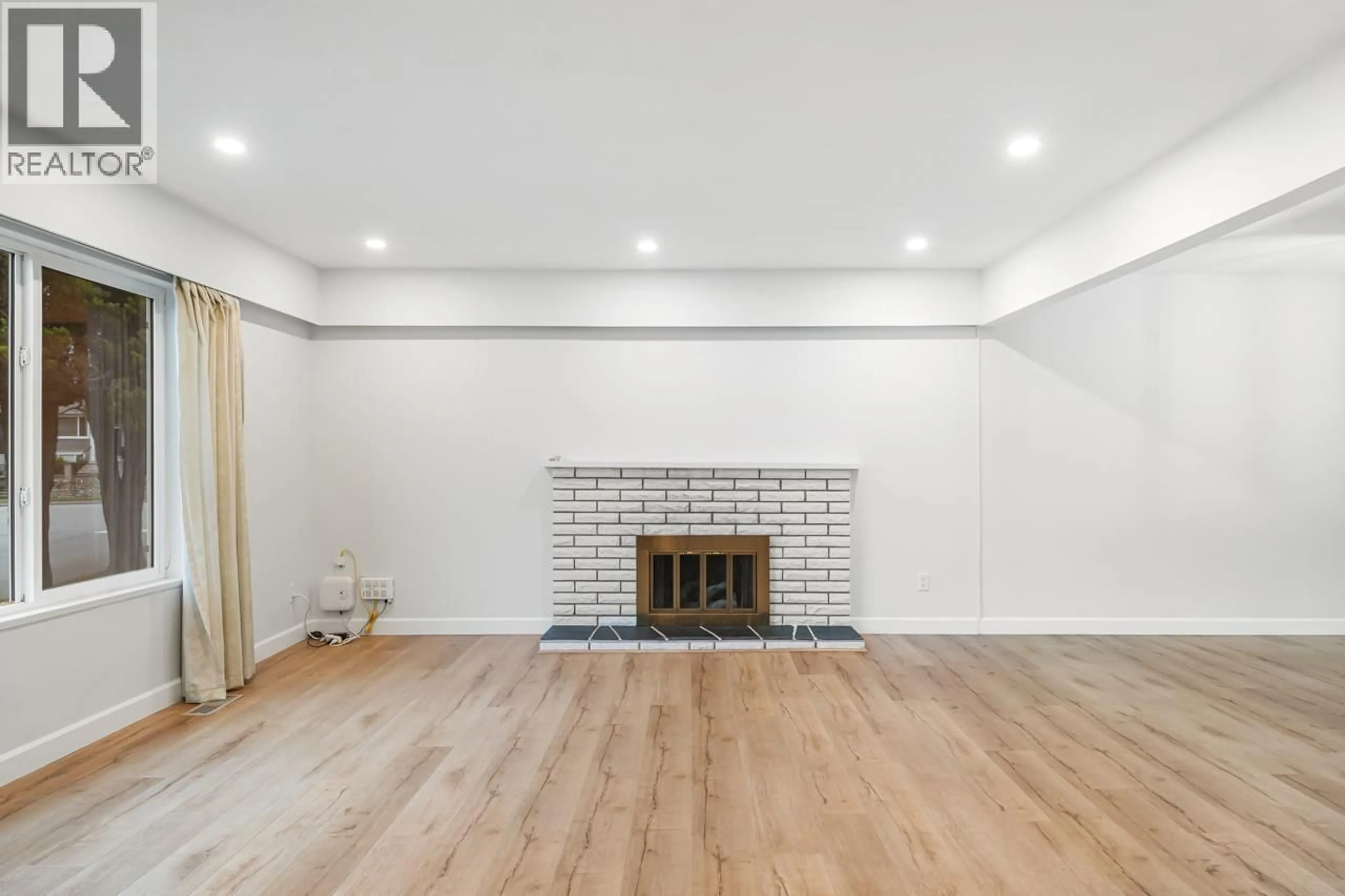 A pic of a room for 5311 MEADEDALE DRIVE, Burnaby British Columbia V5B2E6
