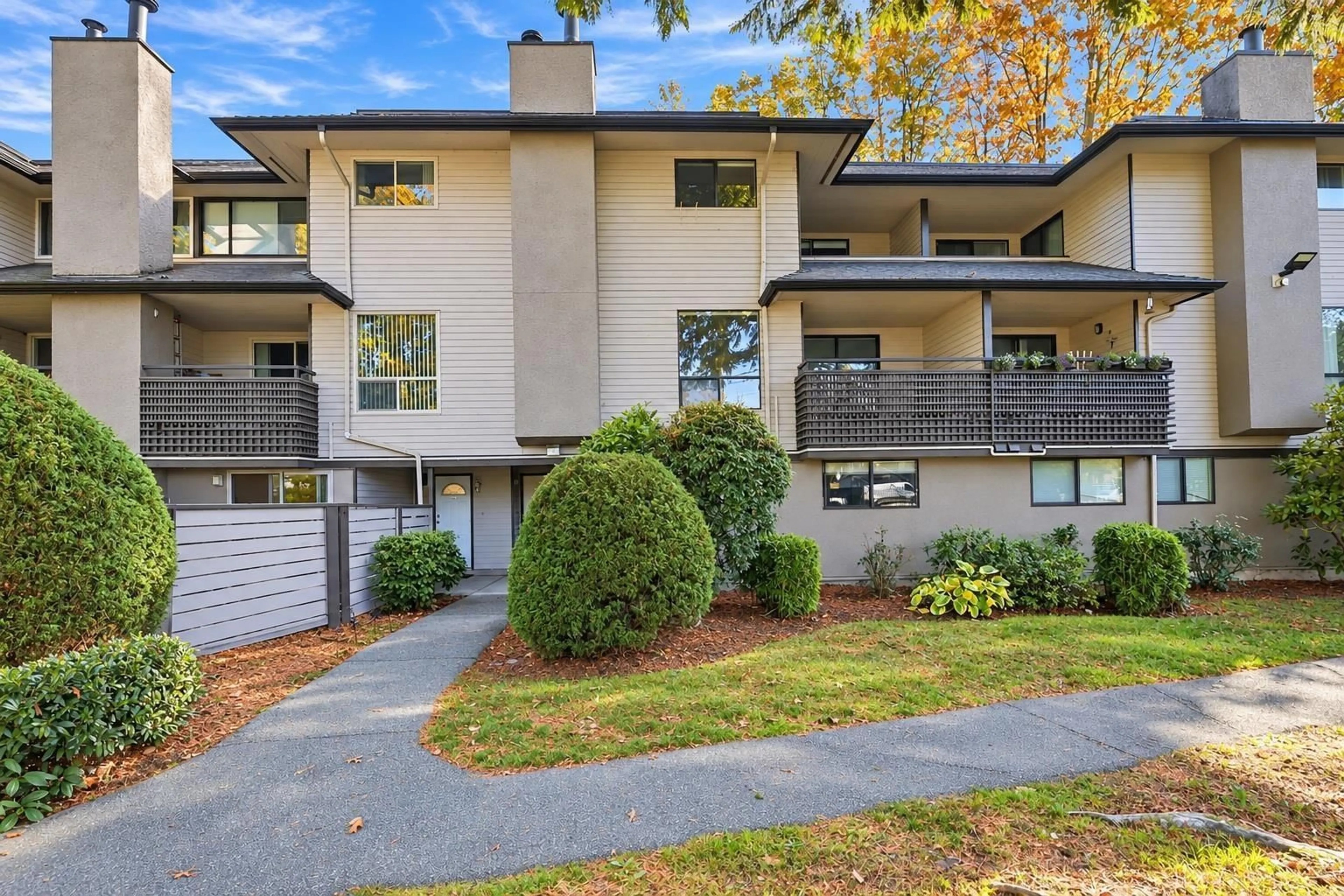 Unknown for 14803 HOLLY PARK LANE, Surrey British Columbia V3R6Y1