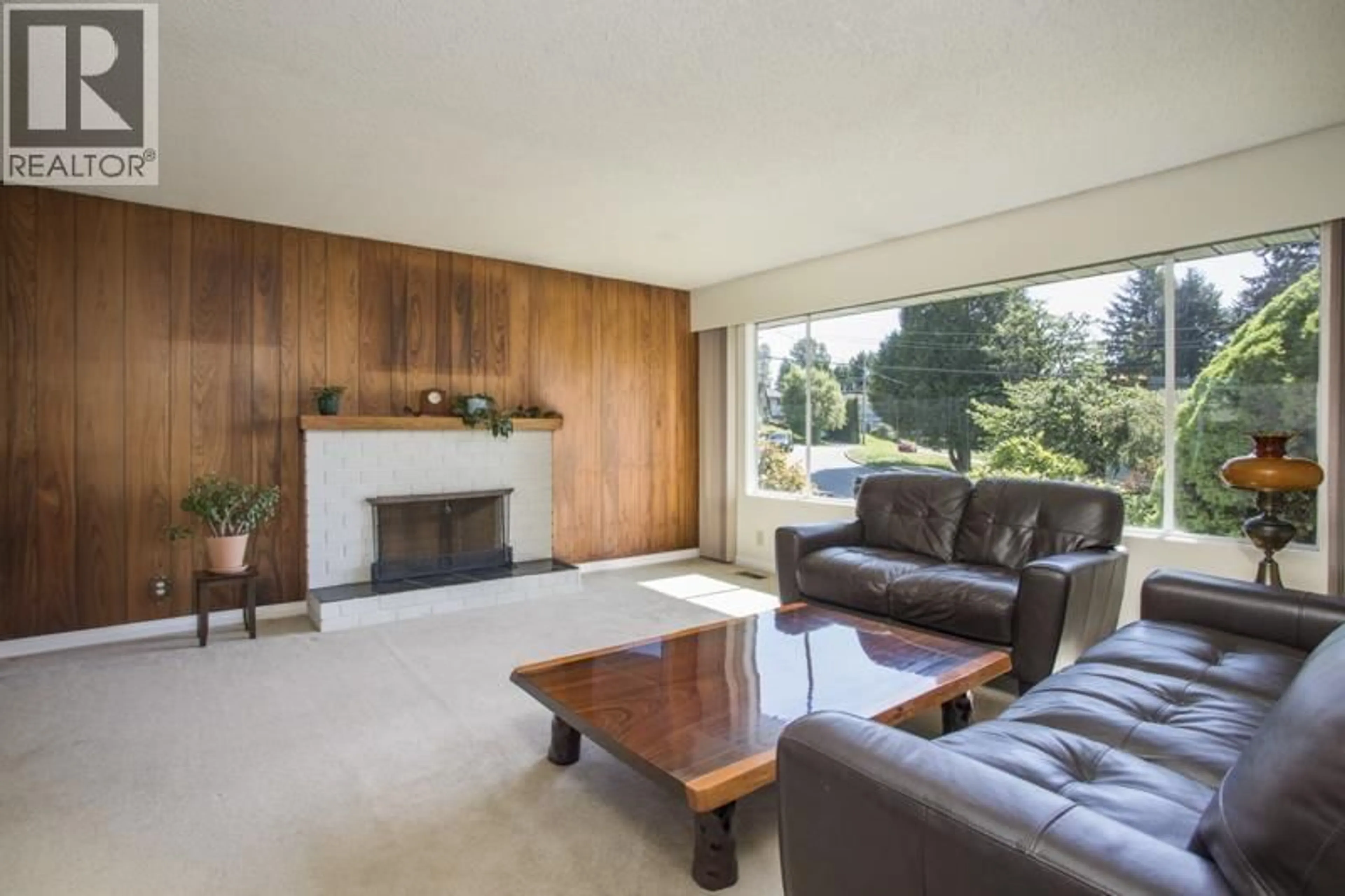 Living room with furniture, wood/laminate floor for 1470 JUNE CRESCENT, Port Coquitlam British Columbia V3C2Y1