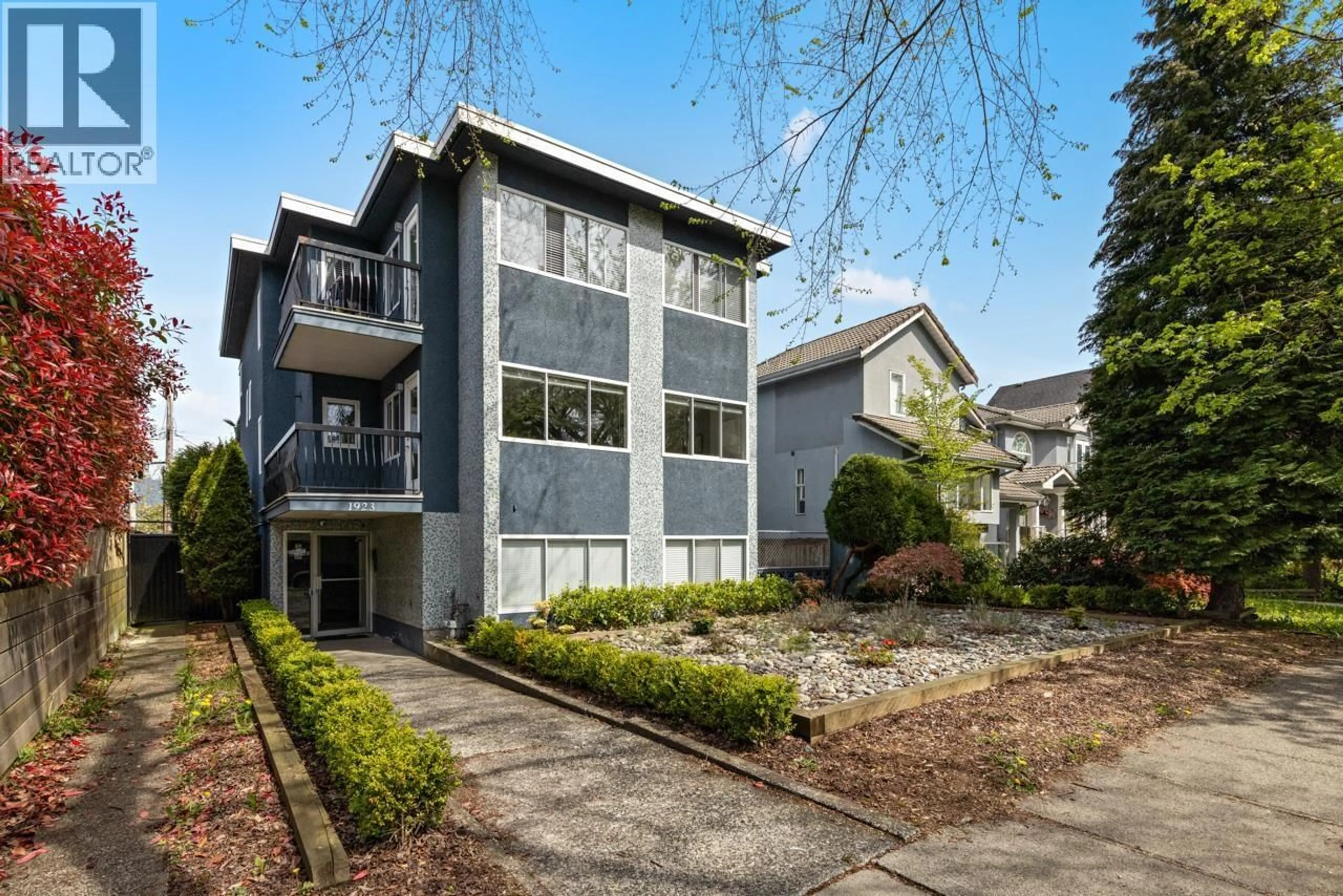 Unknown for 1923 PARKER STREET, Vancouver British Columbia V5L2L2