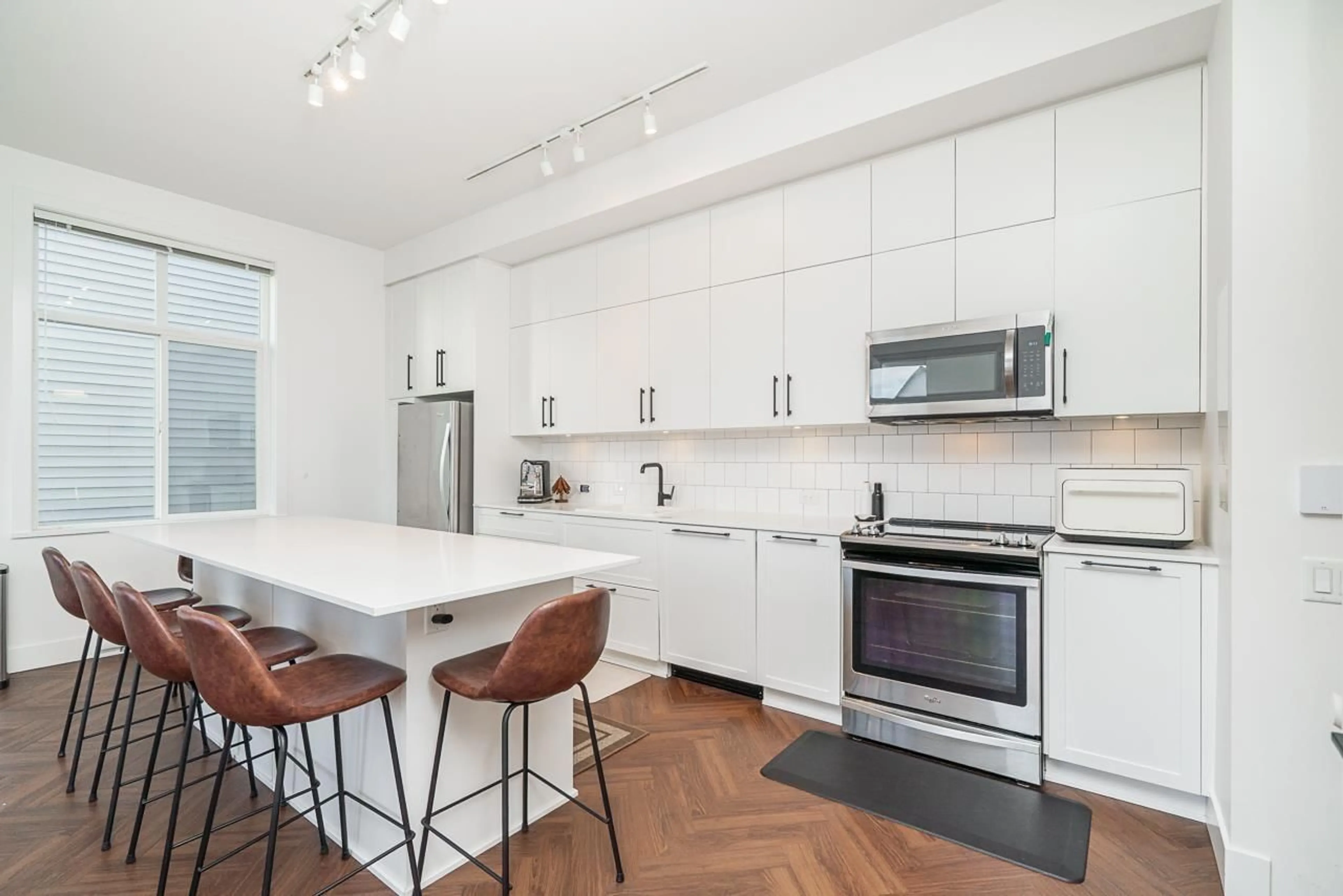 Open concept kitchen, unknown for 64 - 17555 57A AVENUE, Surrey British Columbia V3S7V2