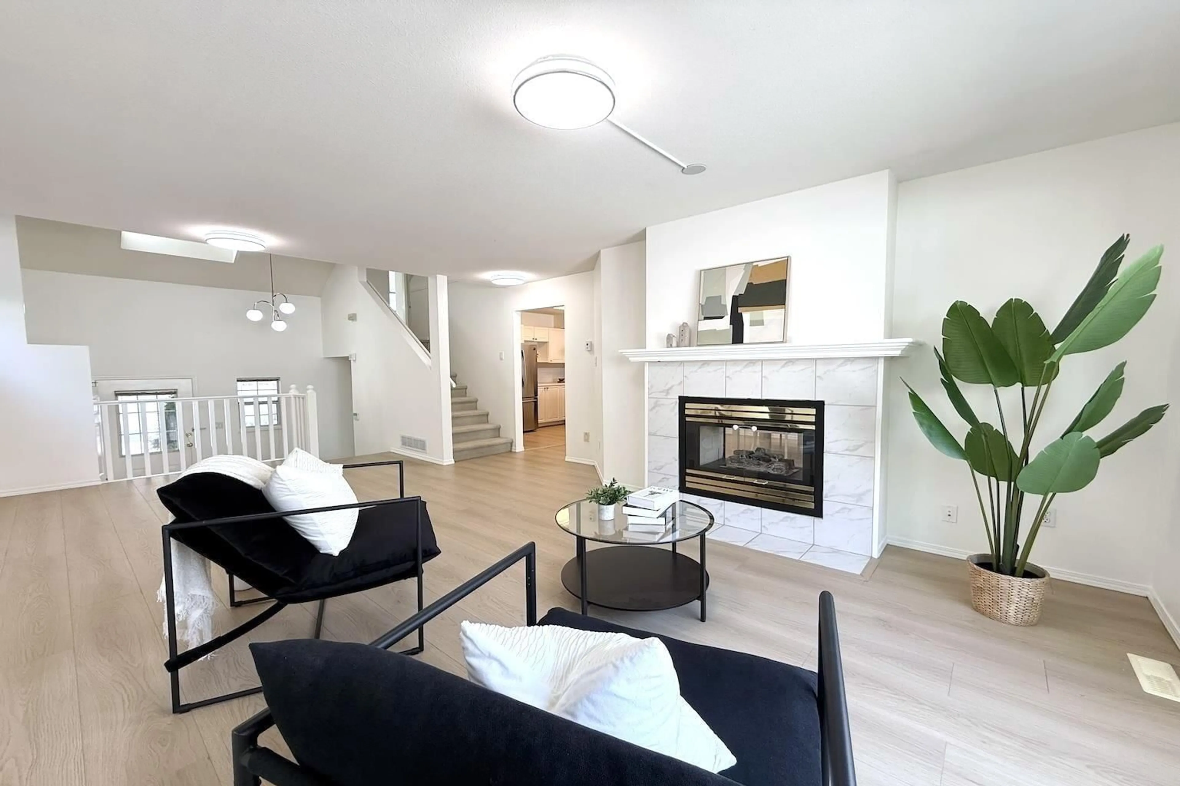 Living room with furniture, unknown for 36 - 16318 82 AVENUE, Surrey British Columbia V4N0N9
