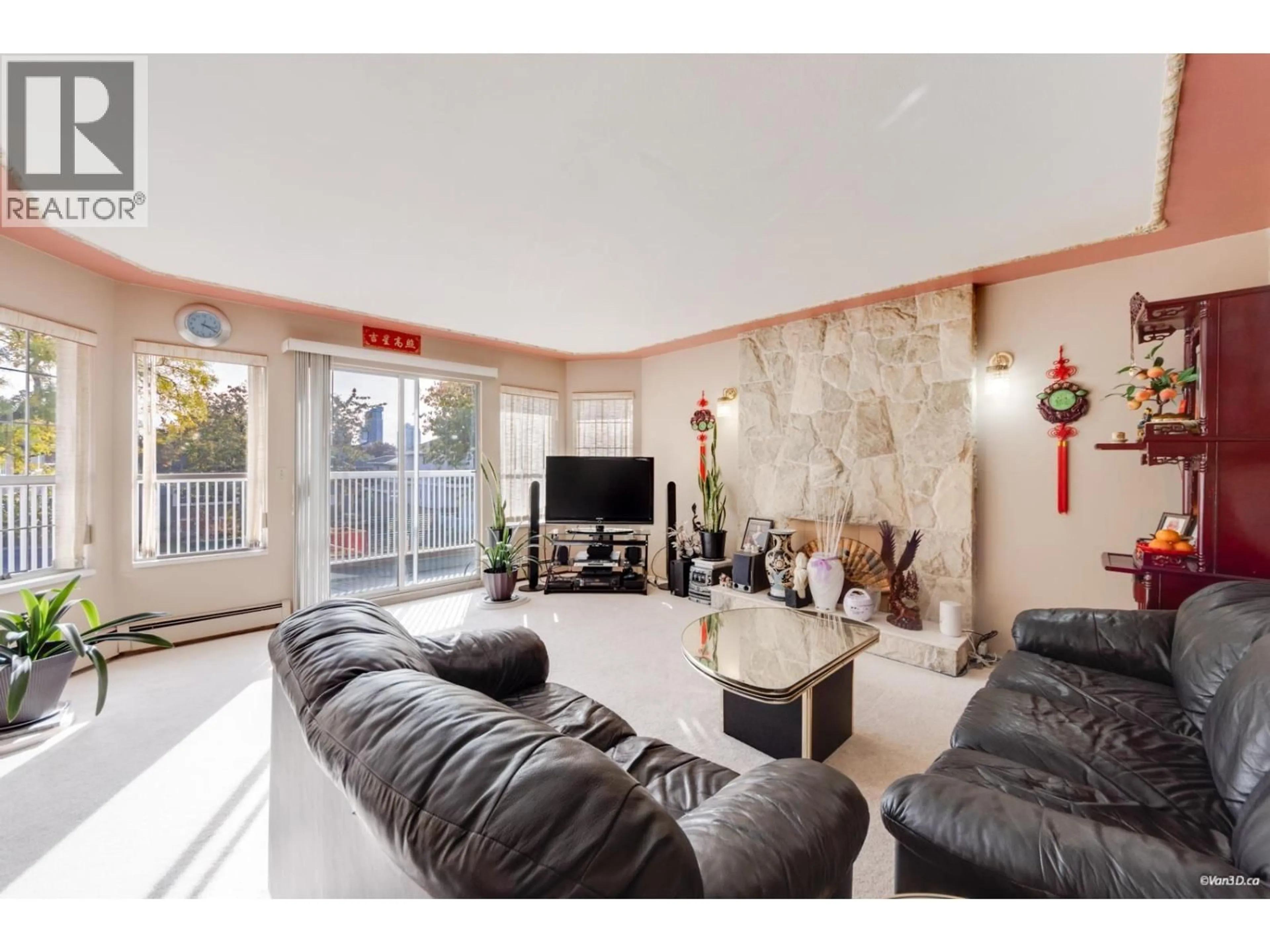 Living room with furniture, unknown for 4317 GEORGIA STREET, Burnaby British Columbia V5C2T9