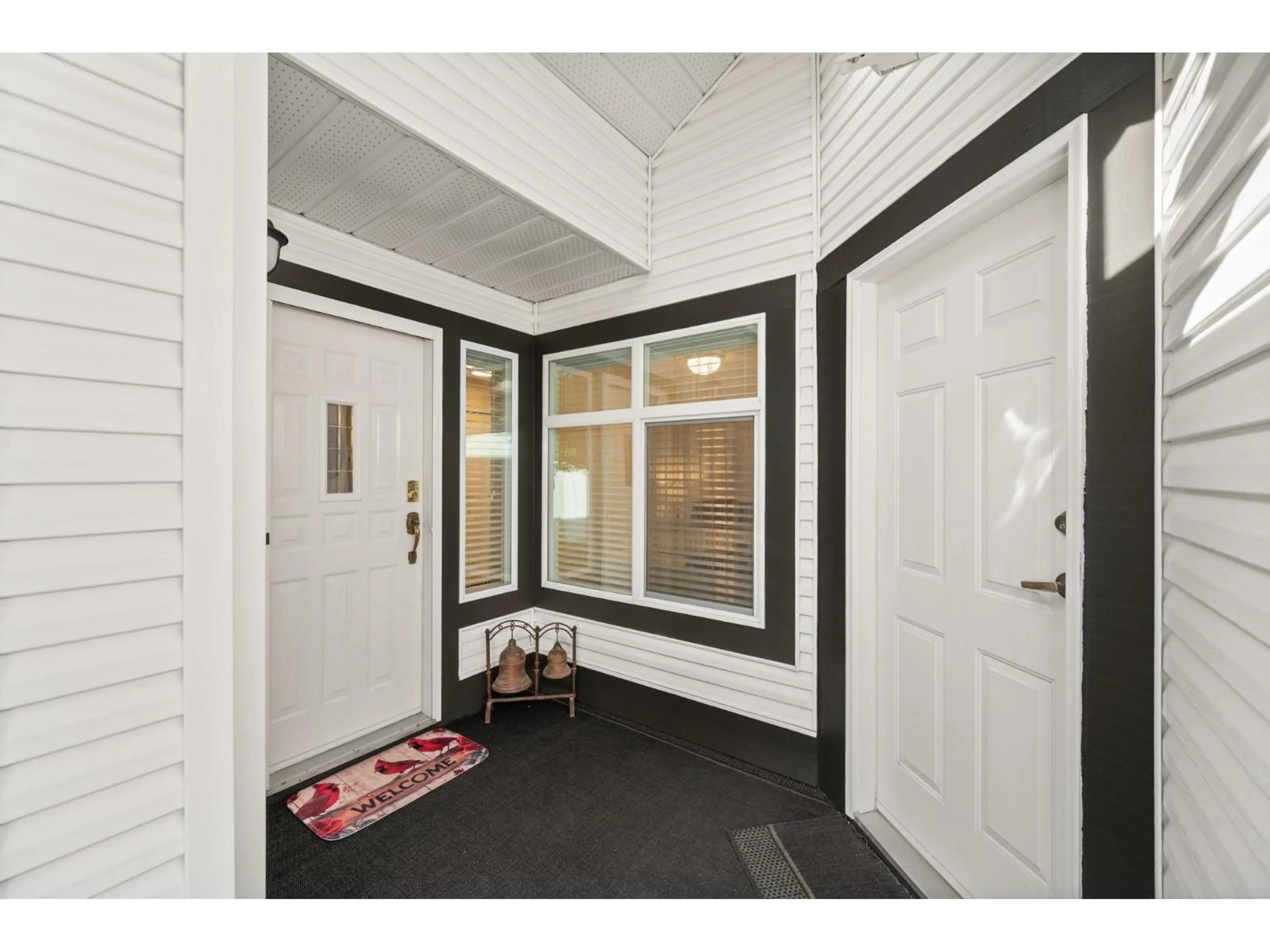Indoor entryway for 5 - 19649 53 AVENUE, Langley British Columbia V3A8C5
