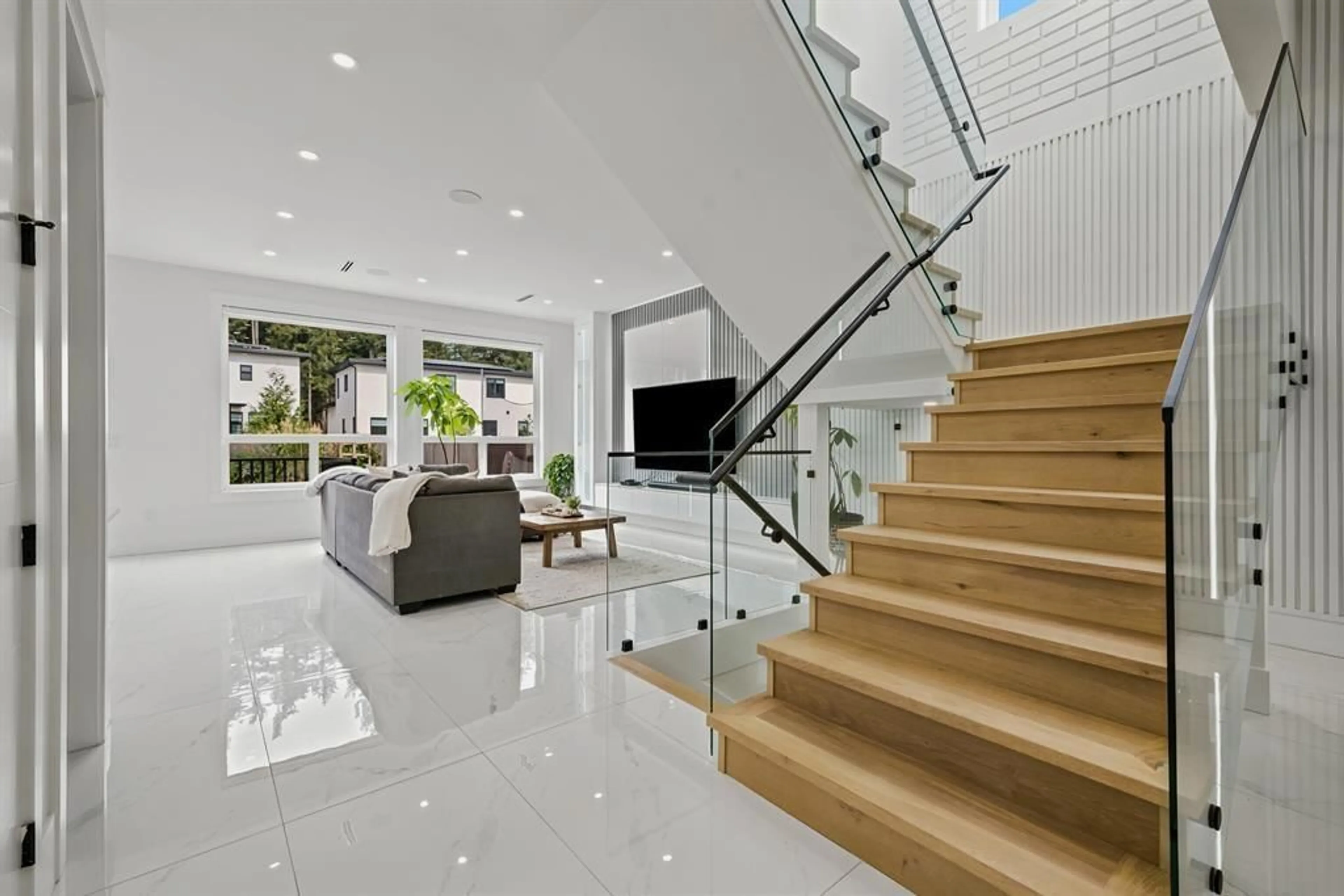 Stairs for 20061 27 AVENUE, Langley British Columbia V2Z0B6