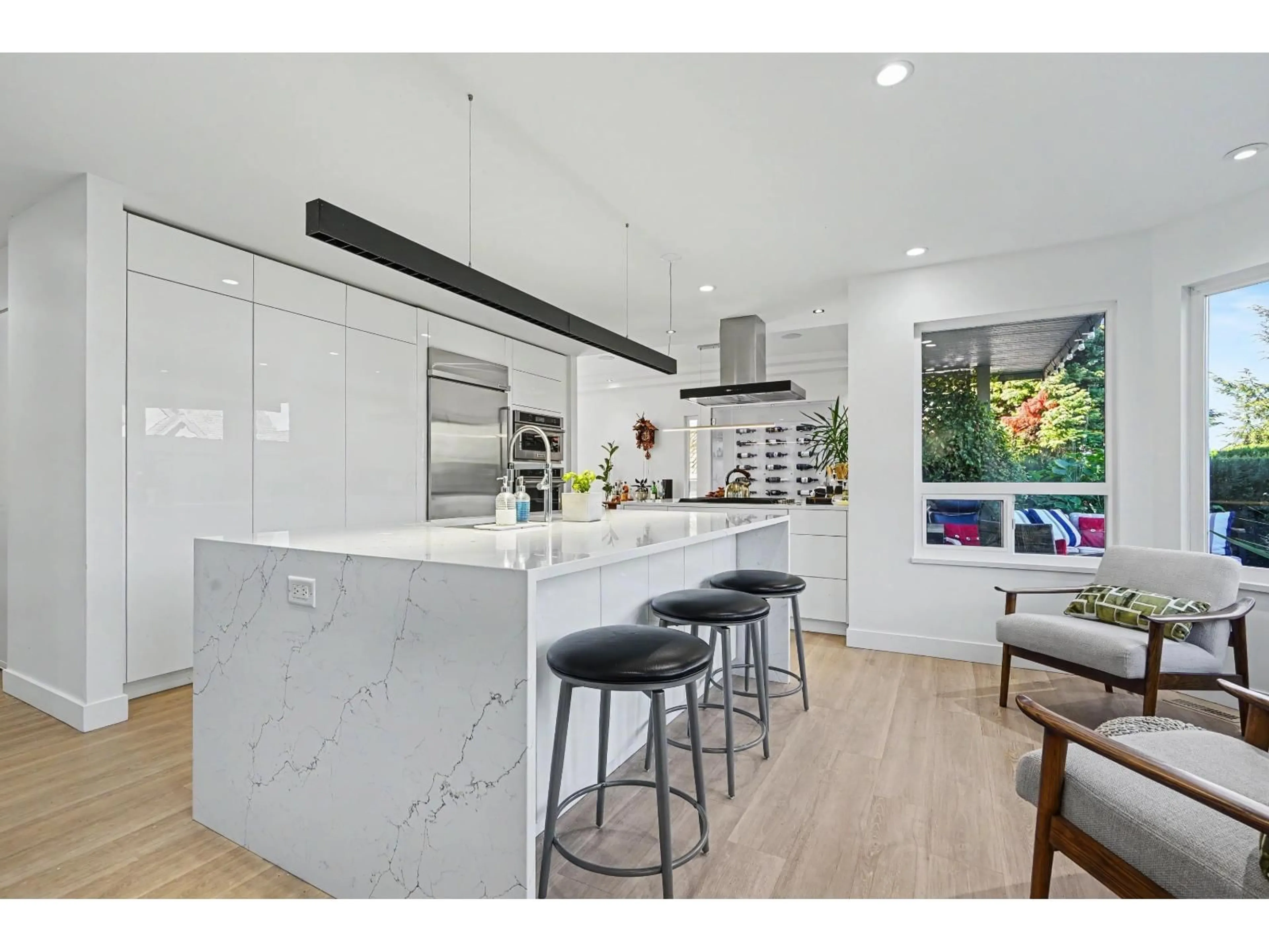 Contemporary kitchen, ceramic/tile floor for 34757 MILLSTONE WAY, Abbotsford British Columbia V2S7J8