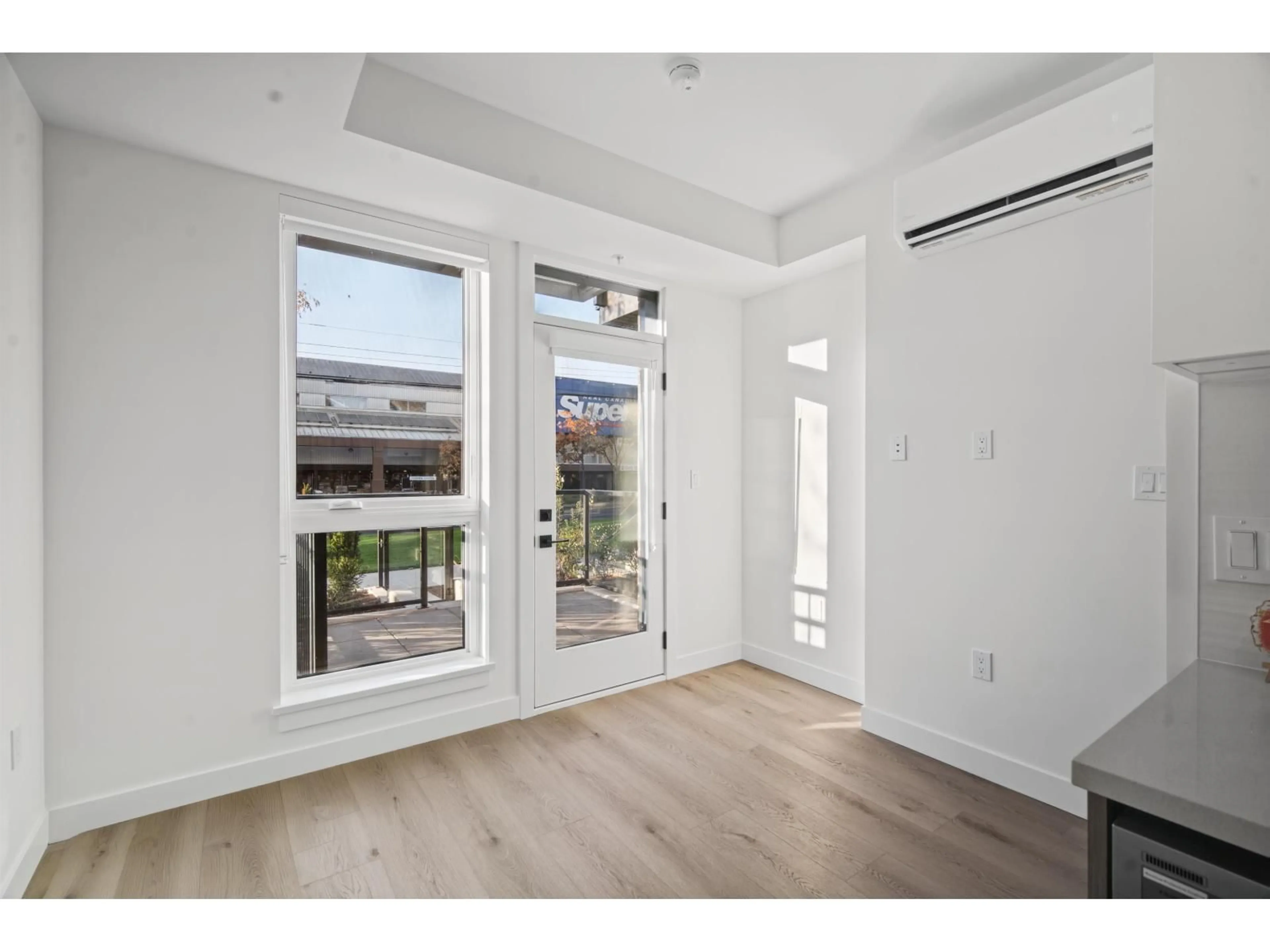 Unknown for 105 - 10405 147 STREET, Surrey British Columbia V3R0J5
