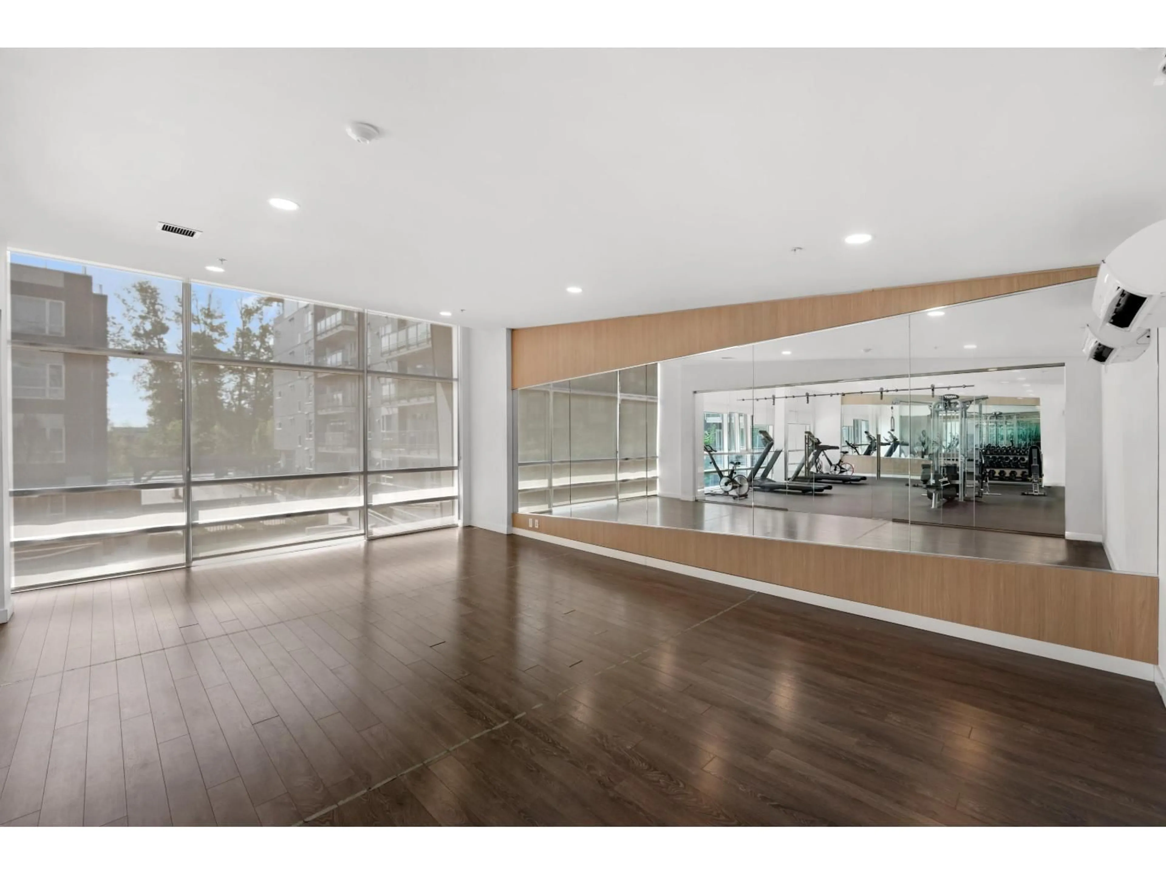 Indoor foyer for 419 - 10581 140 STREET, Surrey British Columbia V3T0M7