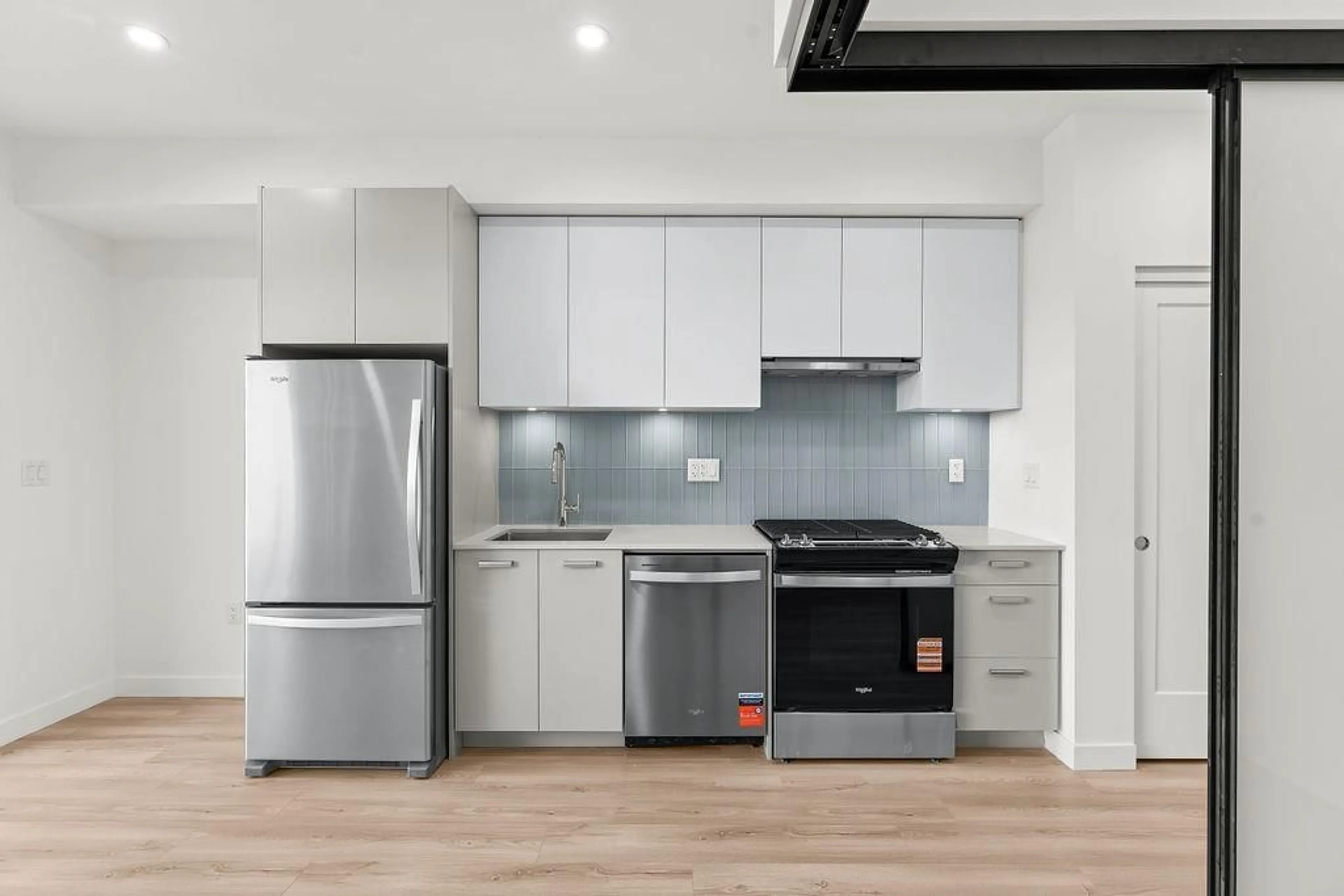 Standard kitchen, unknown for 220 - 13760 75A AVENUE, Surrey British Columbia V3W3W5