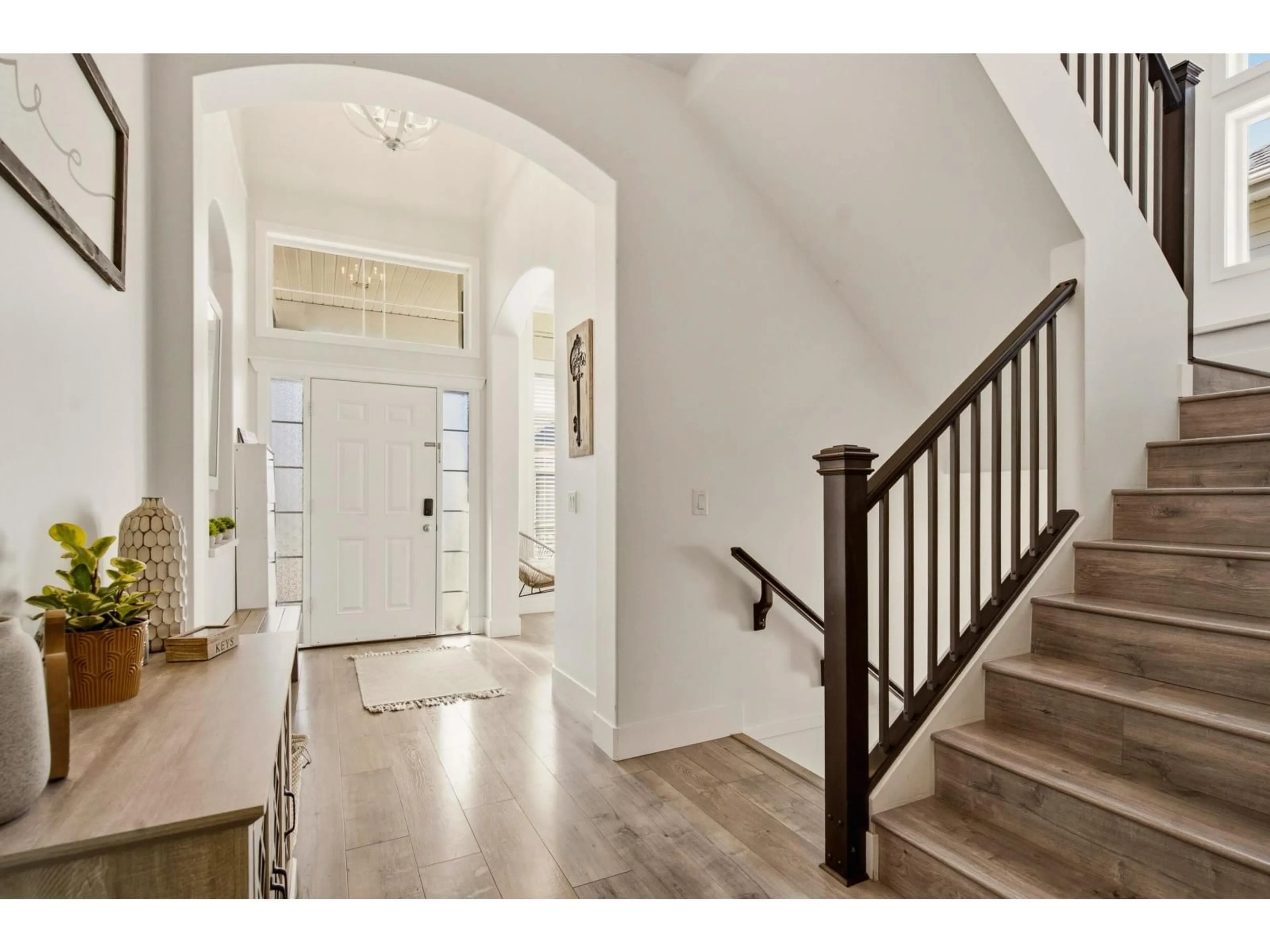 Indoor entryway for 16329 61A AVENUE, Surrey British Columbia V3S3W2