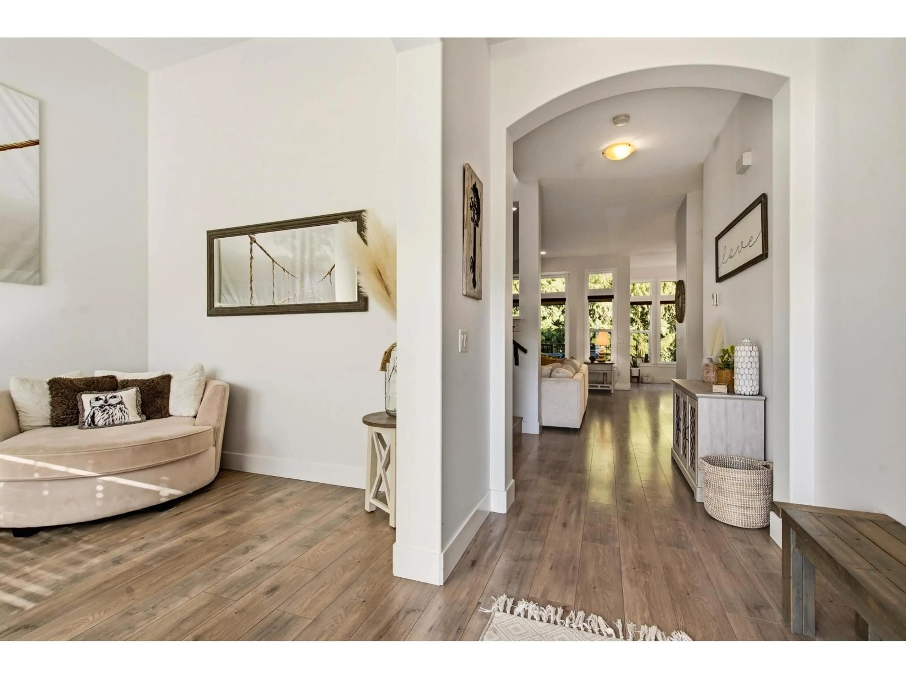 Indoor entryway for 16329 61A AVENUE, Surrey British Columbia V3S3W2
