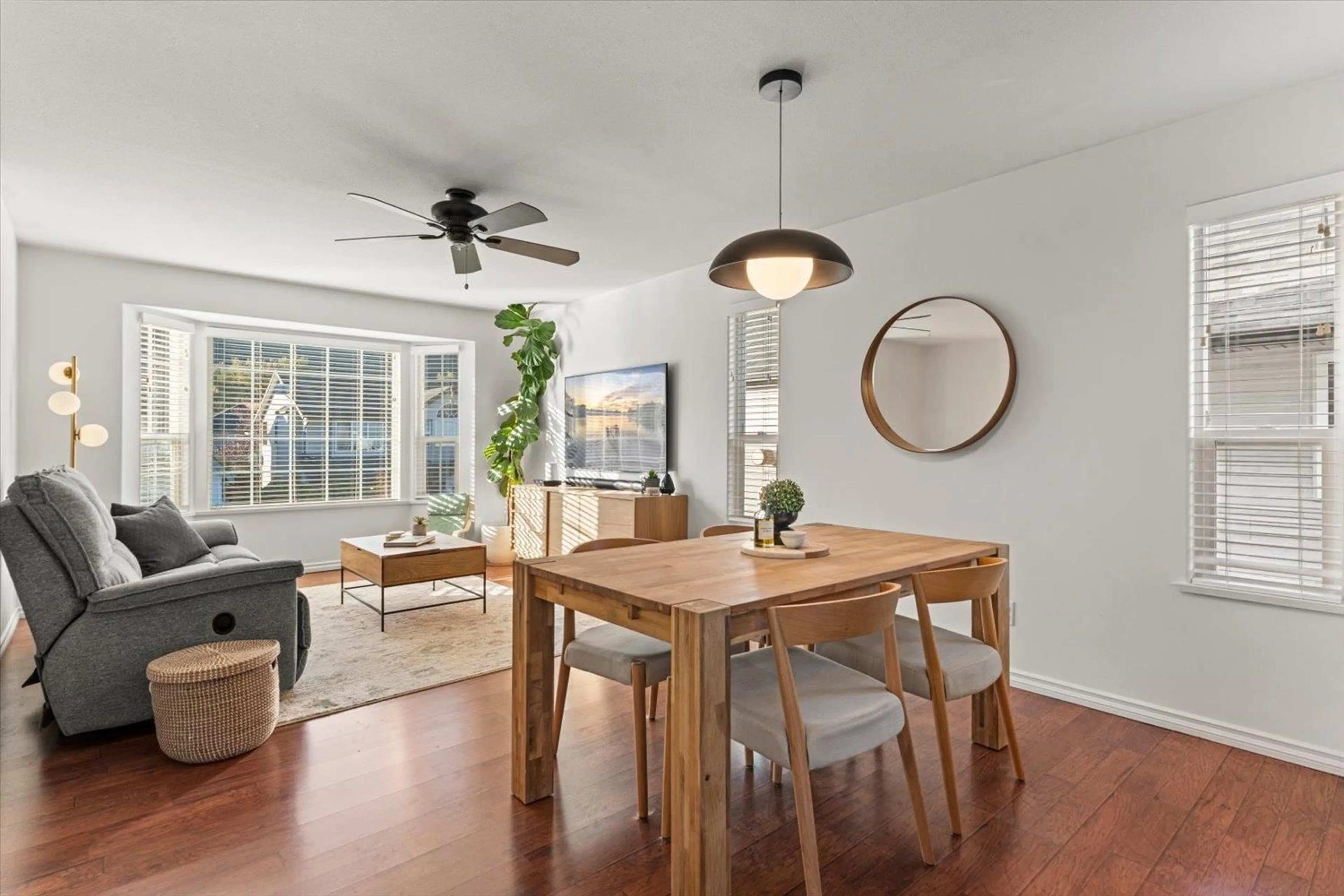 Dining room, wood/laminate floor for 2 - 5415 PEACH ROAD, Chilliwack British Columbia V2R4P7