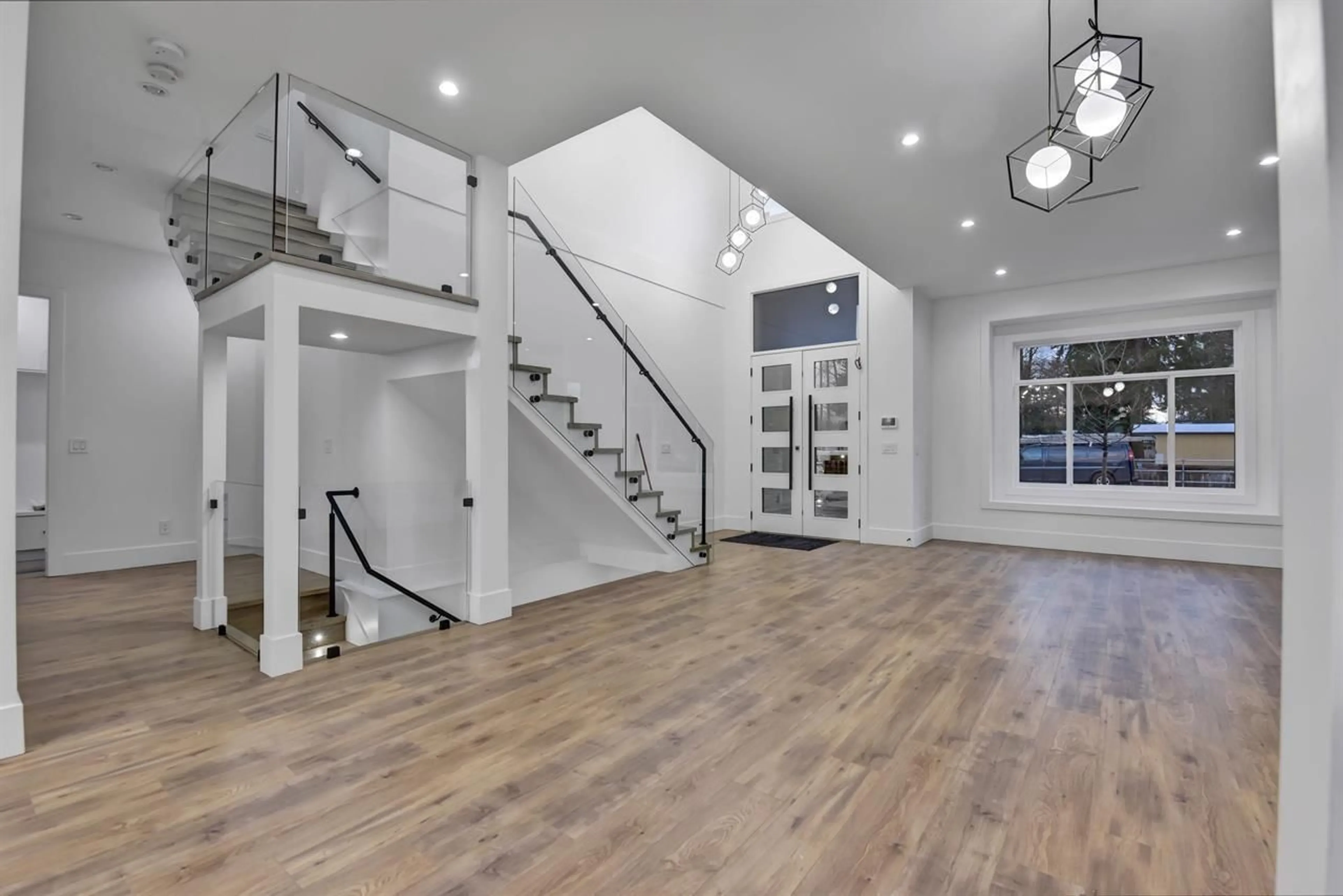 Indoor entryway for 10020 173A STREET, Surrey British Columbia V4N4L2