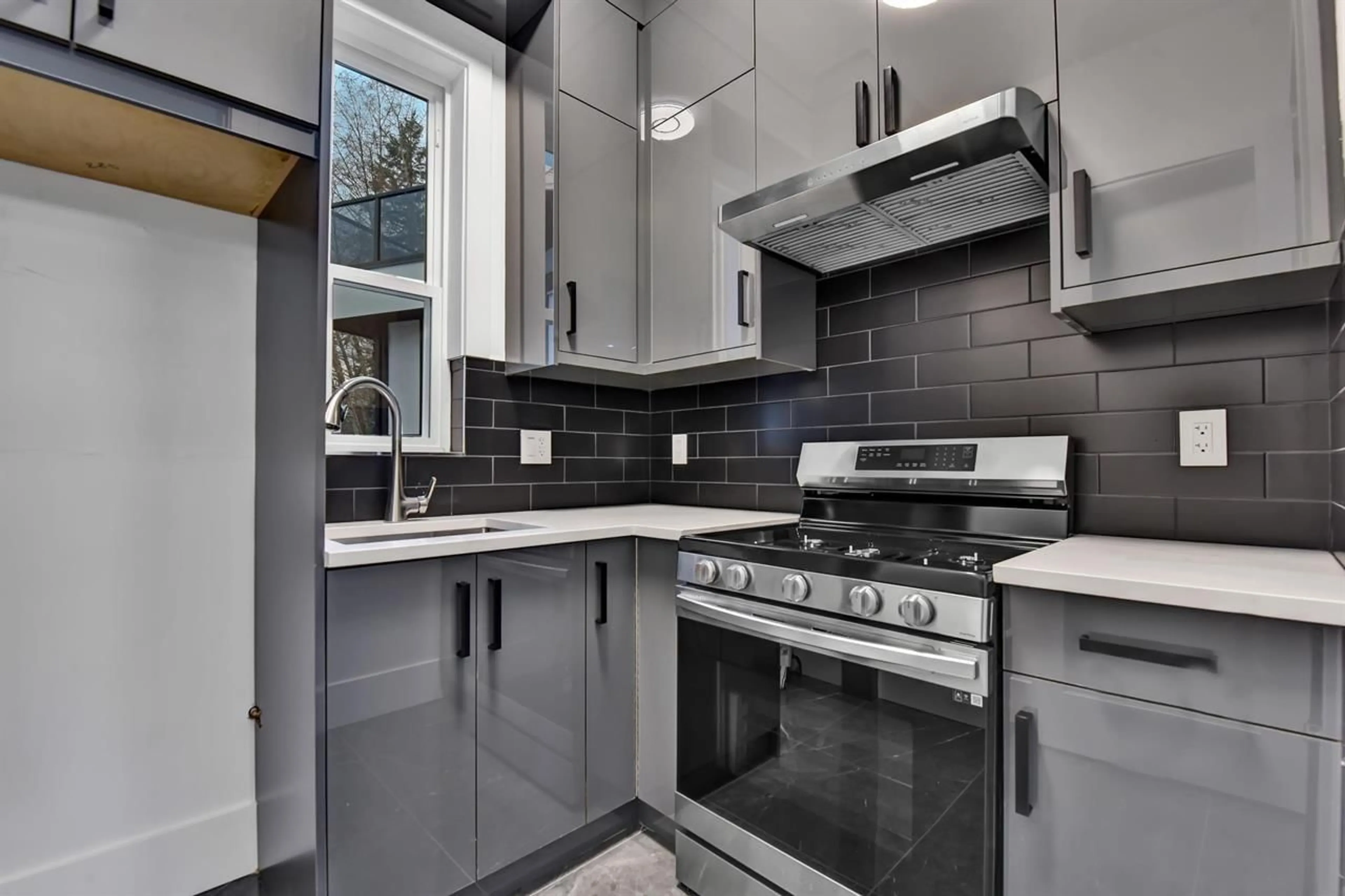 Standard kitchen, ceramic/tile floor for 10020 173A STREET, Surrey British Columbia V4N4L2