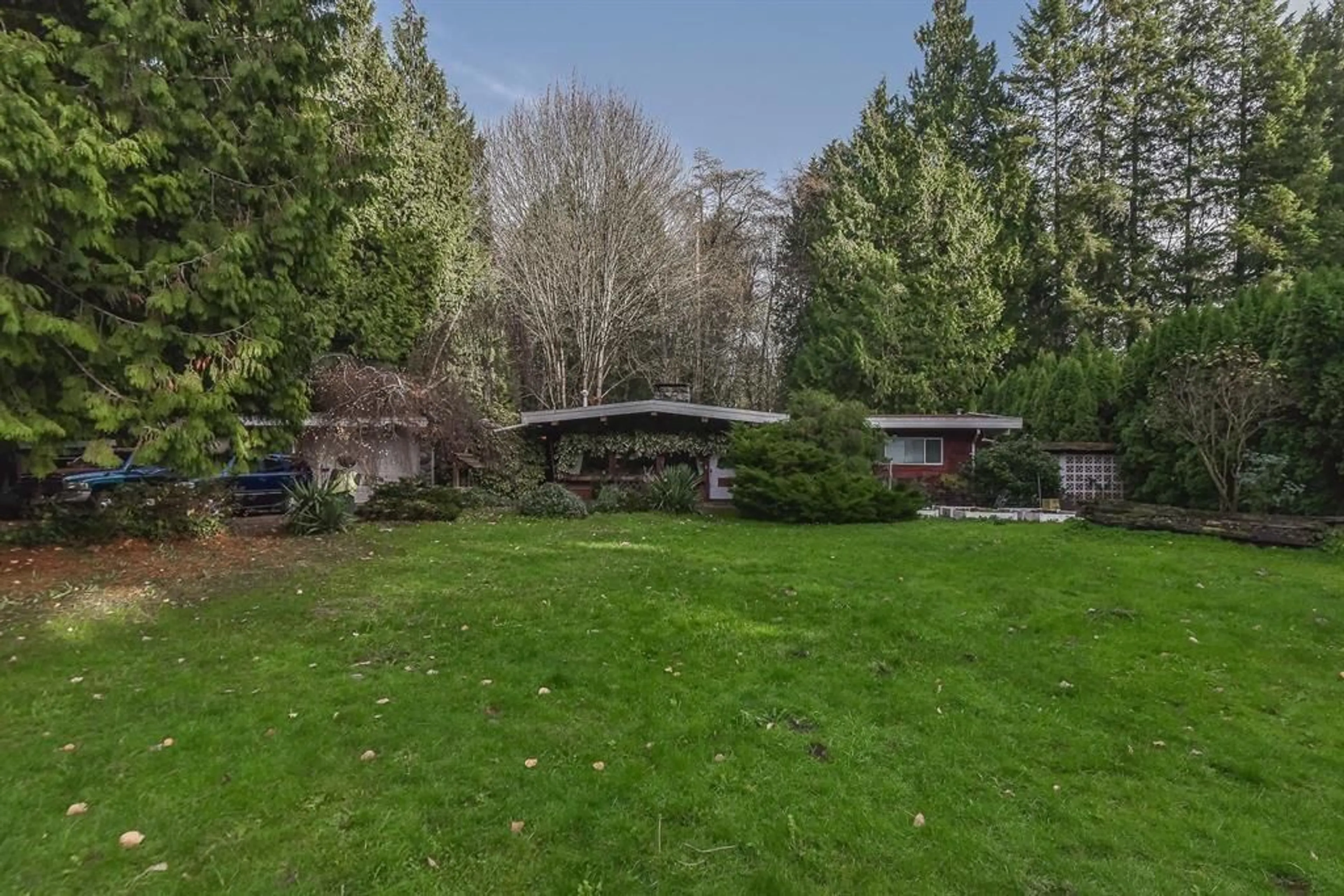 A pic from outside/outdoor area/front of a property/back of a property/a pic from drone, unknown for 6446 138 STREET, Surrey British Columbia V3W5G6