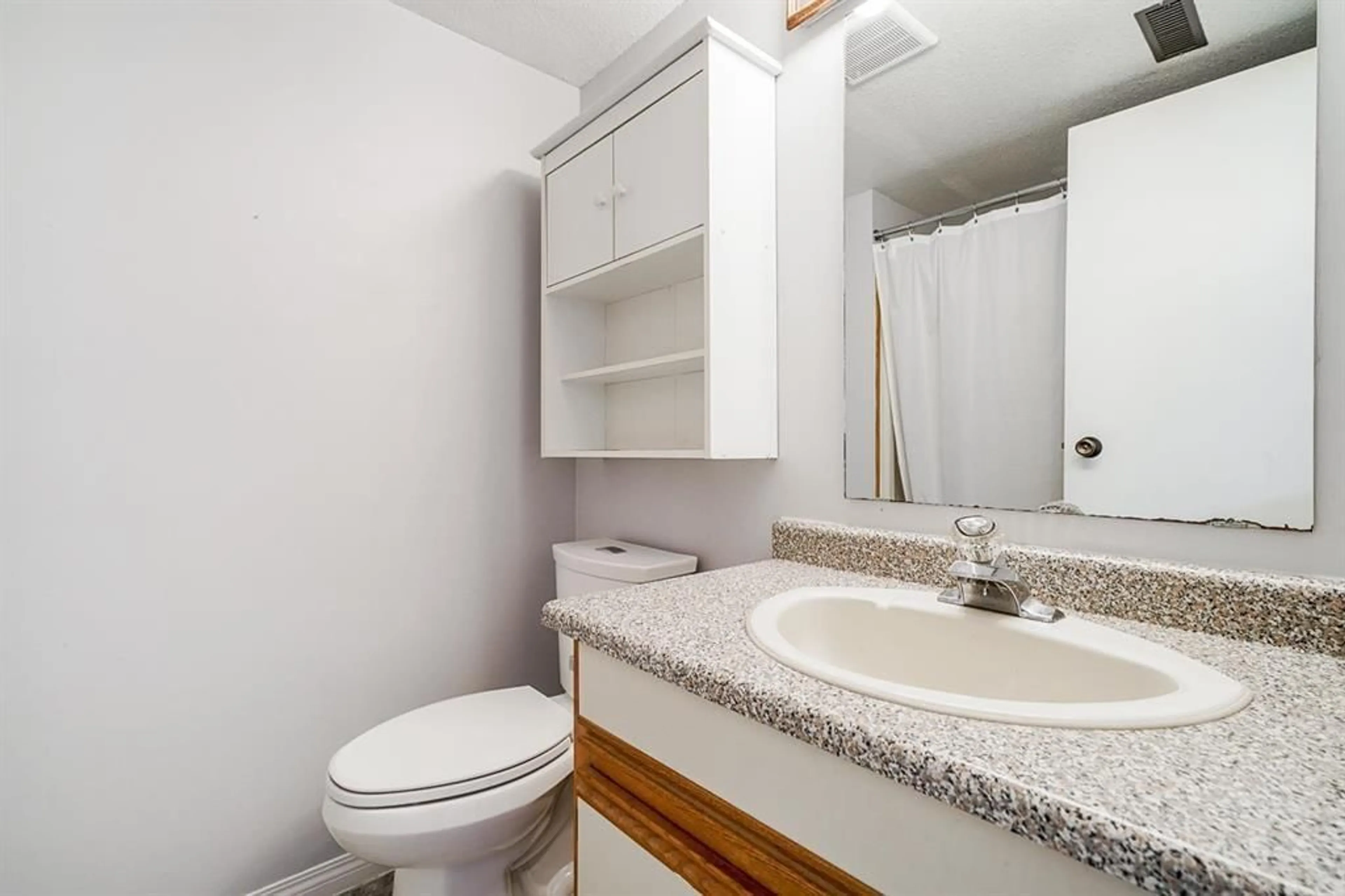 Standard bathroom, unknown for 6446 138 STREET, Surrey British Columbia V3W5G6