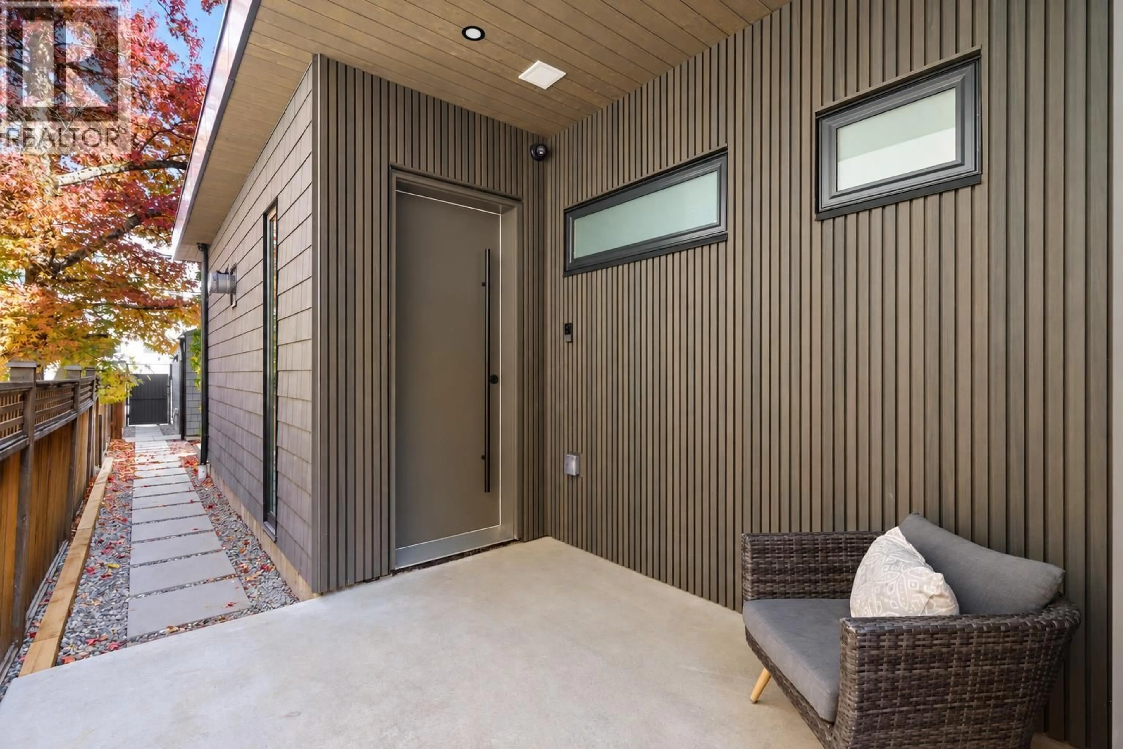 Indoor entryway for 2 - 3657 11TH AVENUE, Vancouver British Columbia V6R2K4